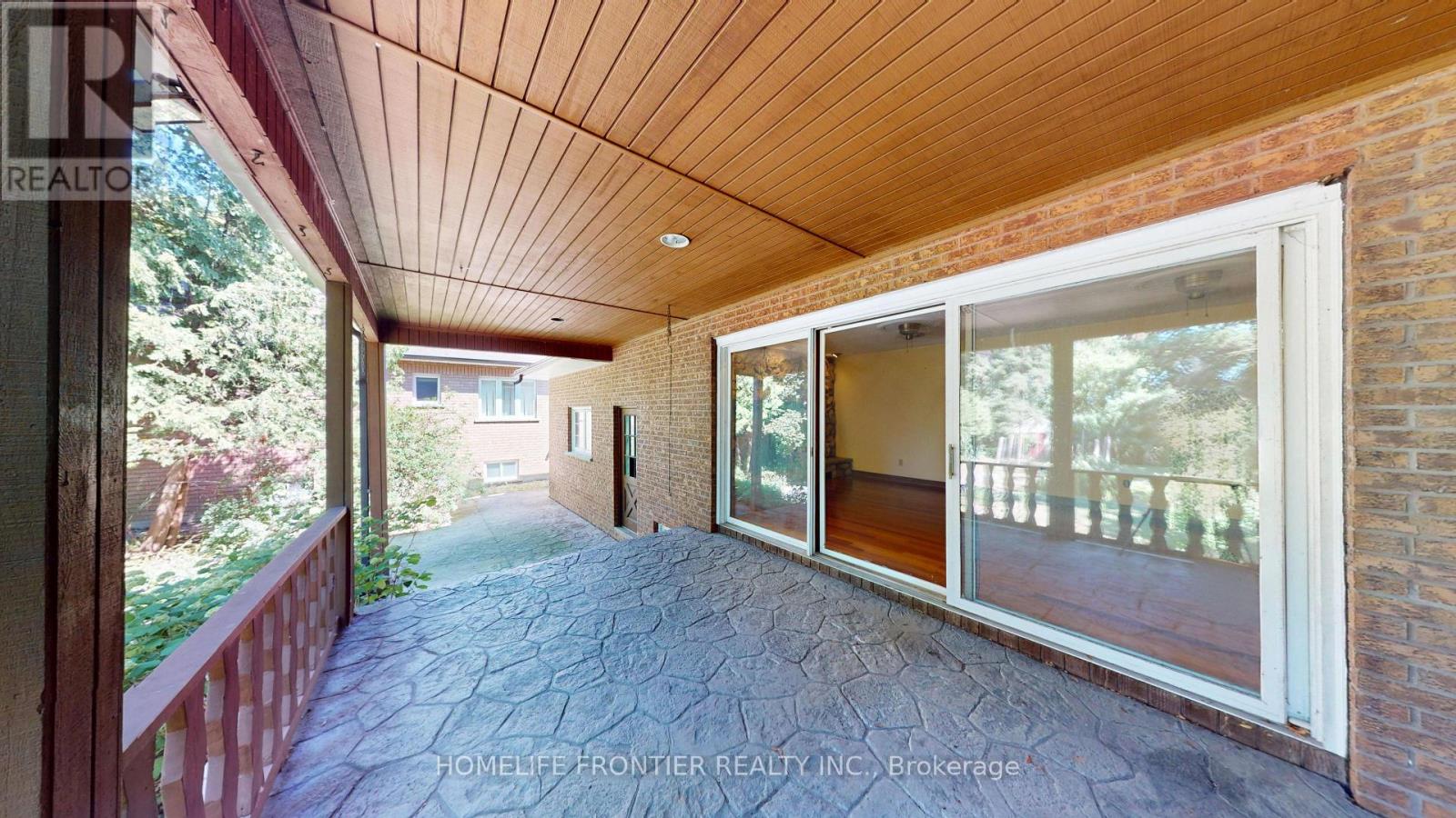 36 RIVERDALE DRIVE - 22