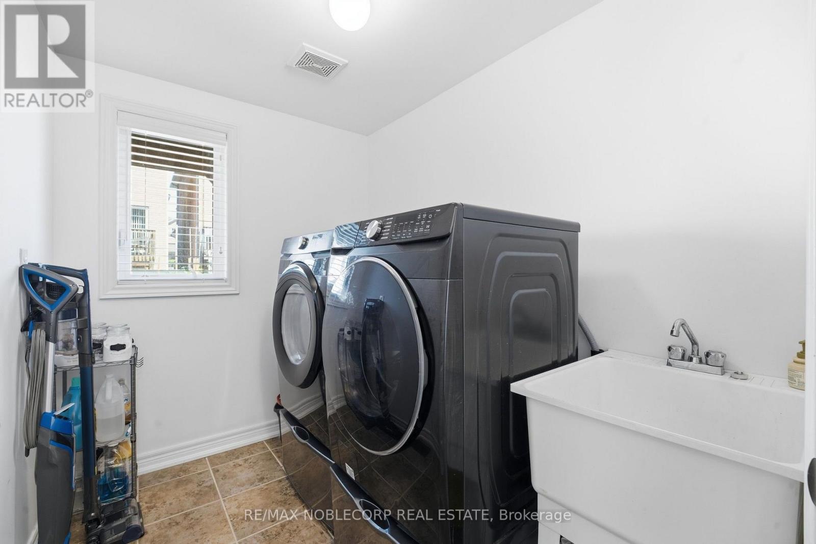 44 LOU POMANTI STREET - Image 32