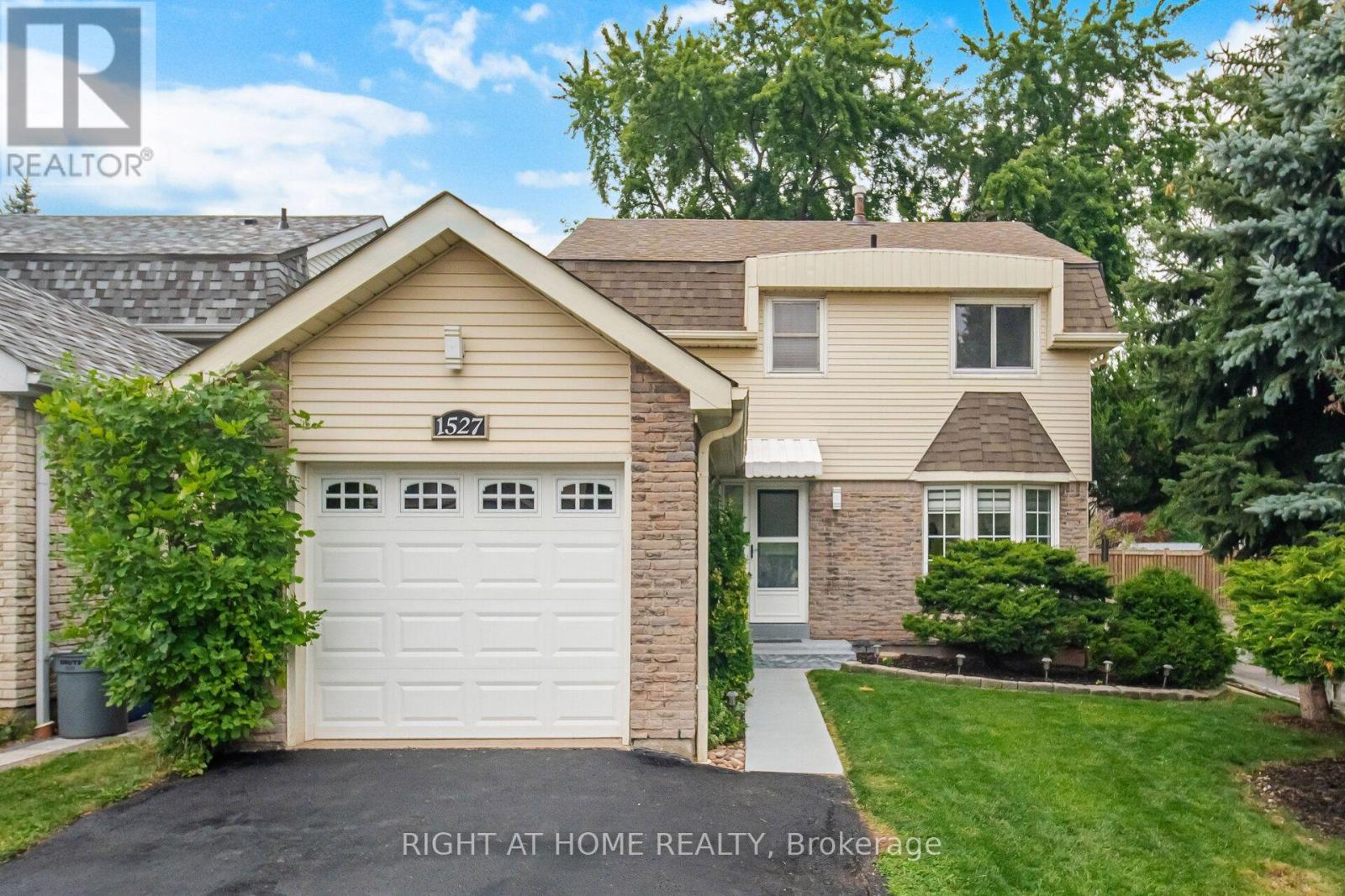 1527 FORESTDALE COURT