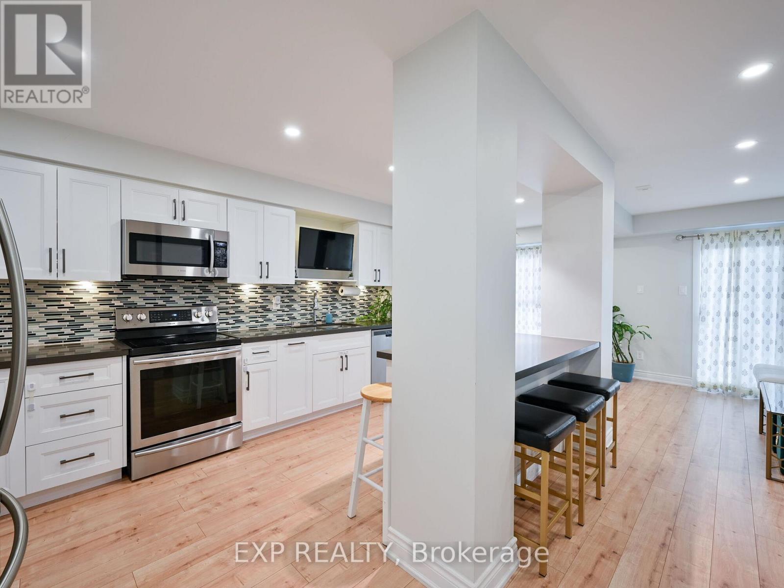 64 - 3351 HORNBEAM CRESCENT N