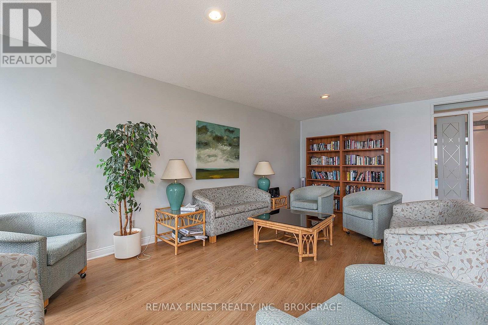 #106 1 MOWAT AVENUE - Image 14