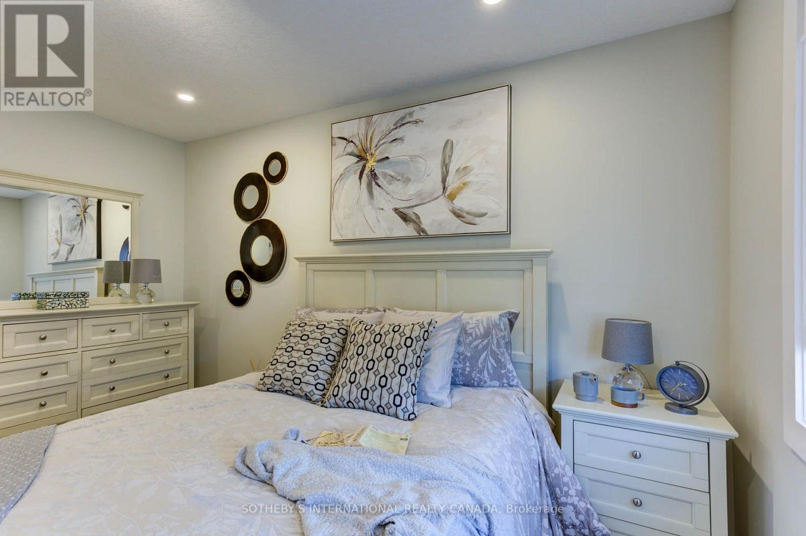 #8B 18 OAK FOREST COMMON - 21