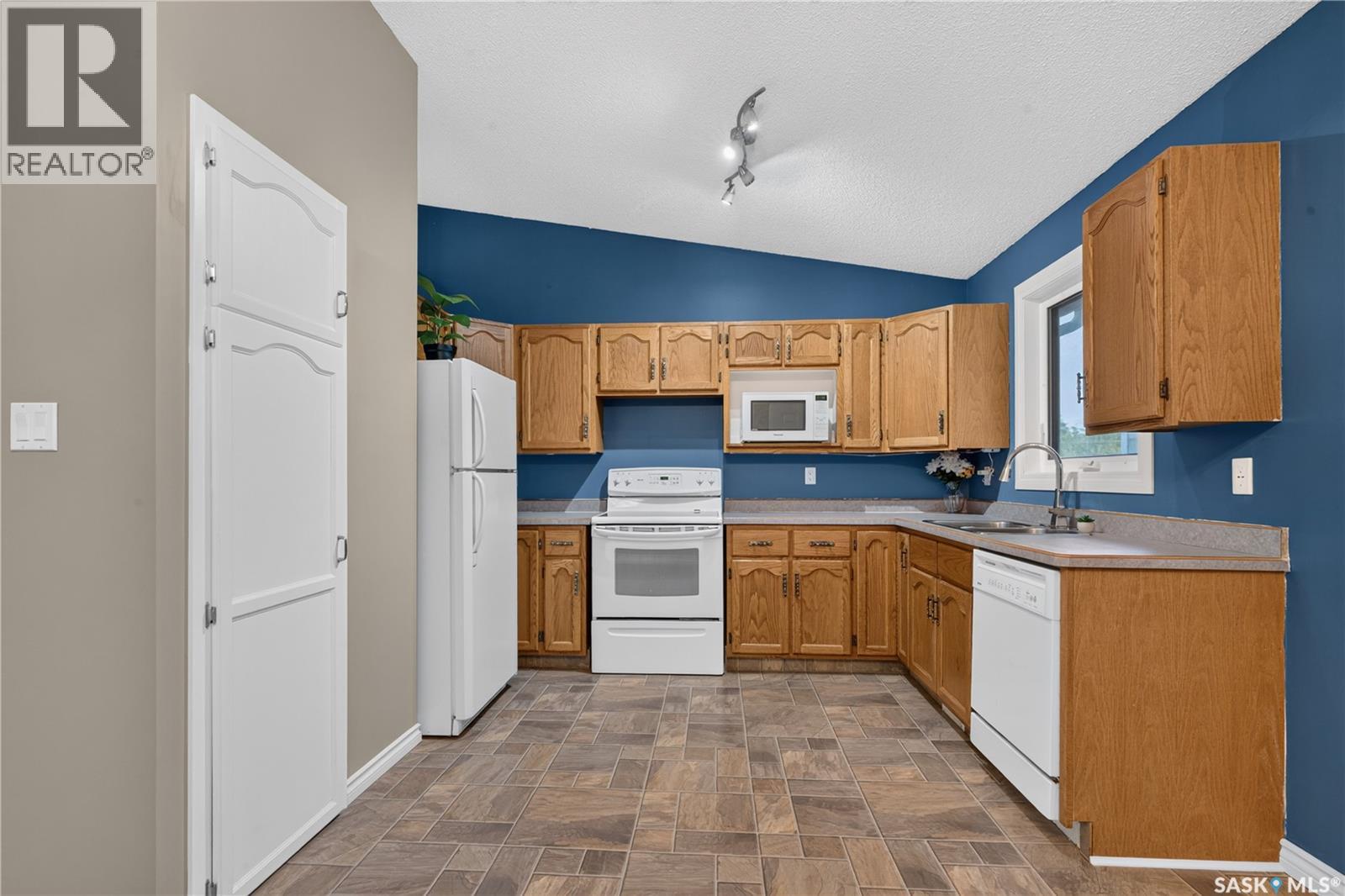 433 4th STREET N - 22