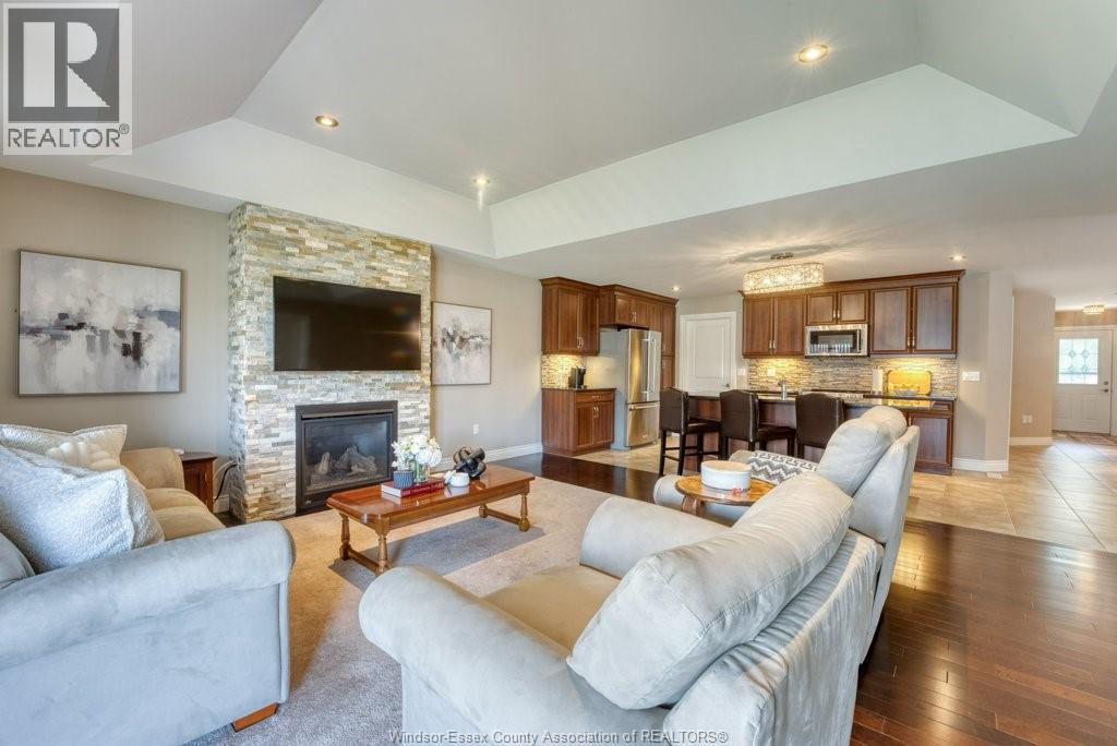 2243 Gatwick AVENUE - 22