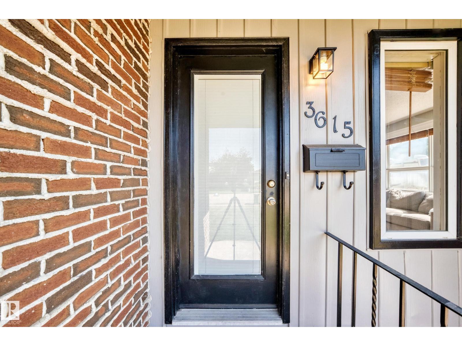 3615 10 AV NW - 2