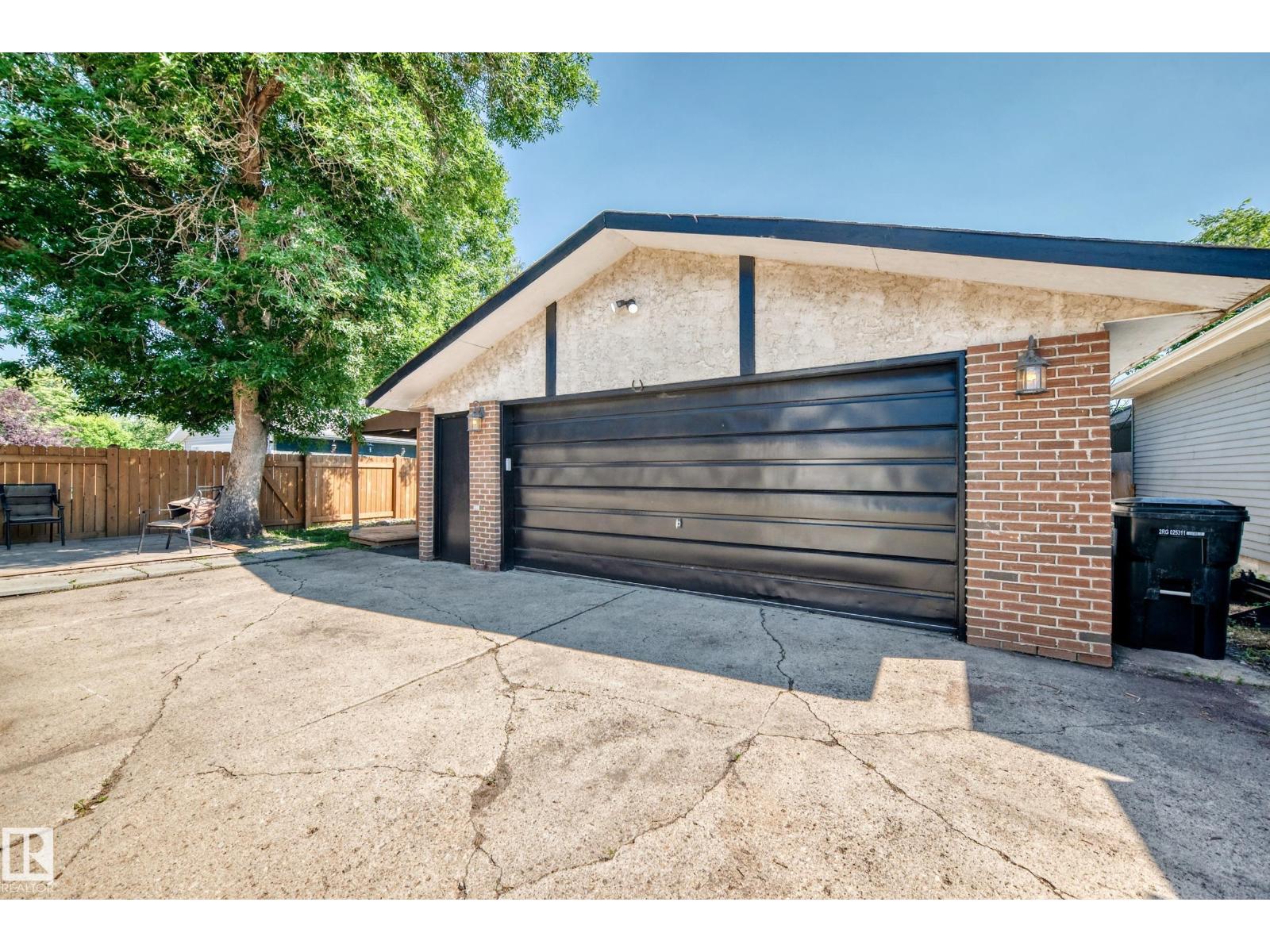 3615 10 AV NW - 39