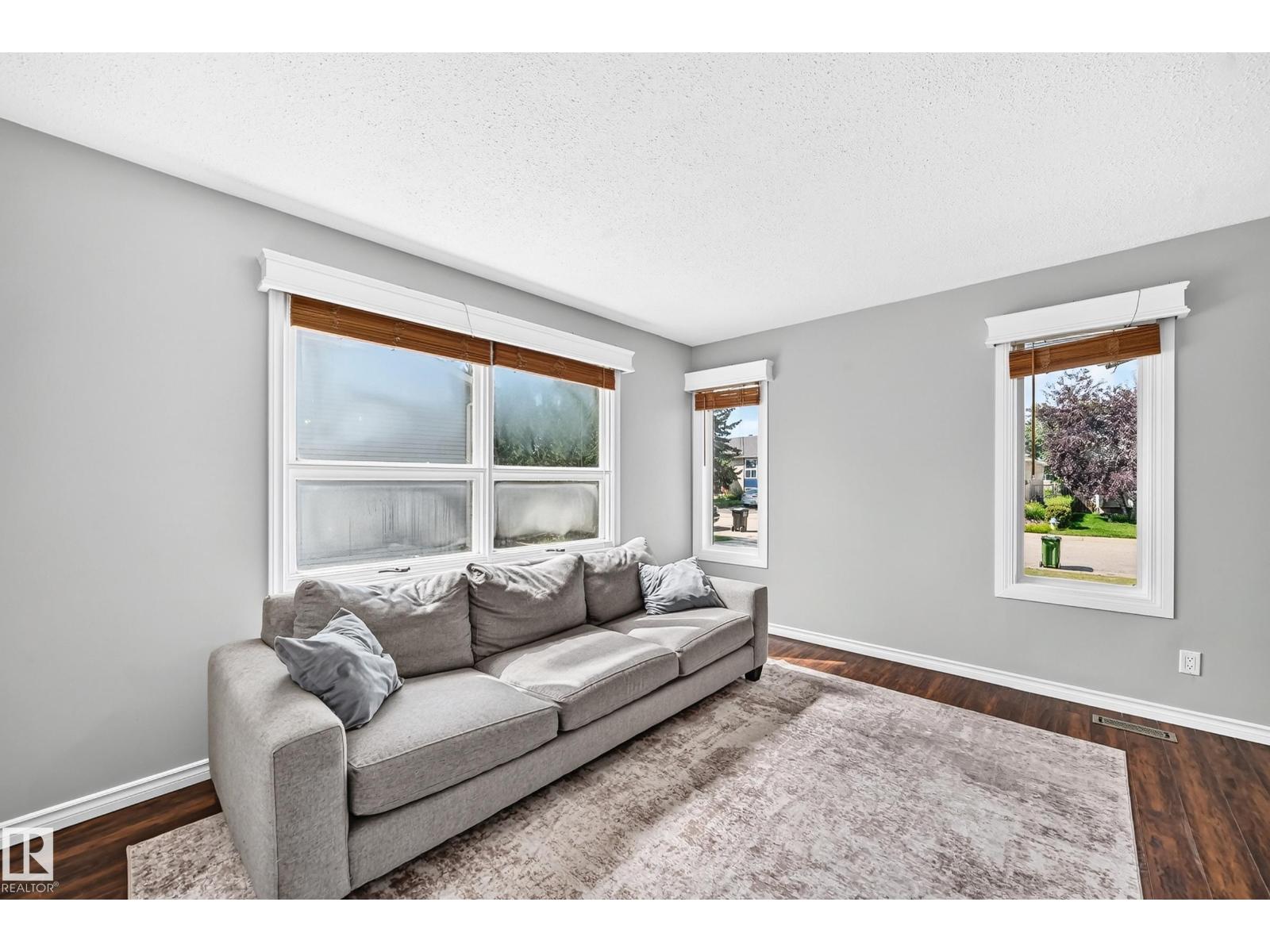 3615 10 AV NW - 6