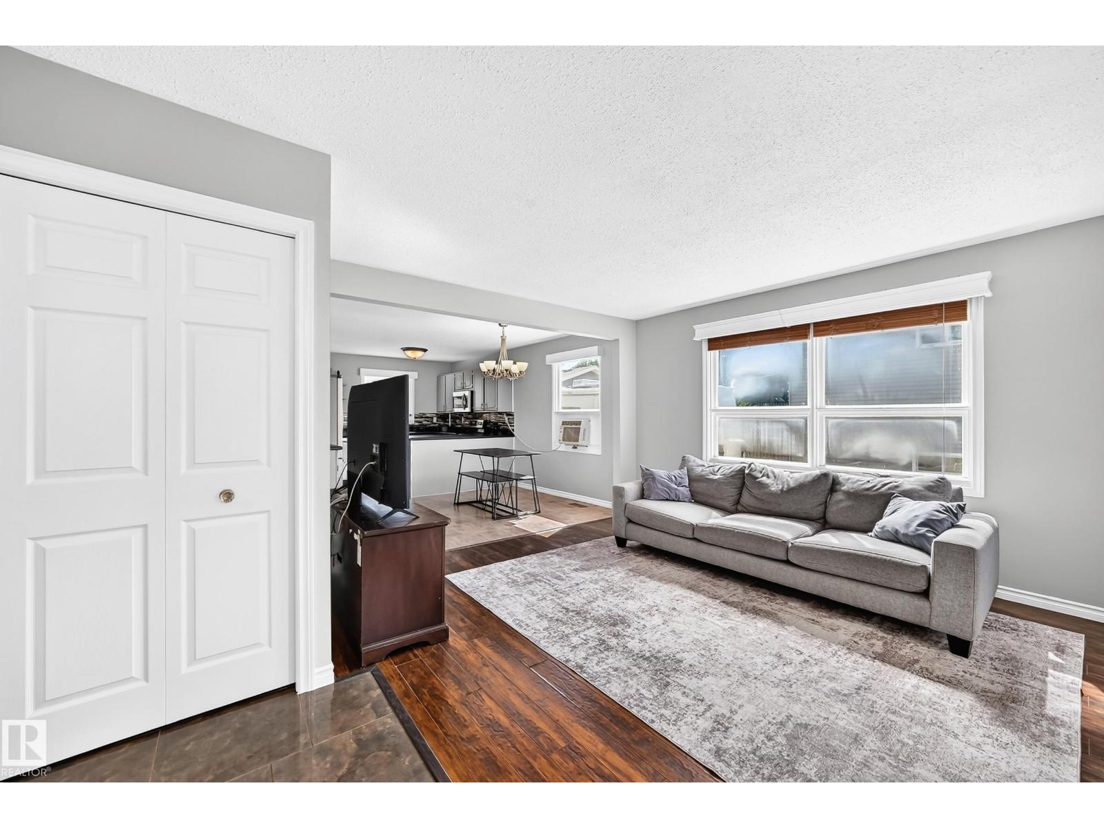 3615 10 AV NW - 8