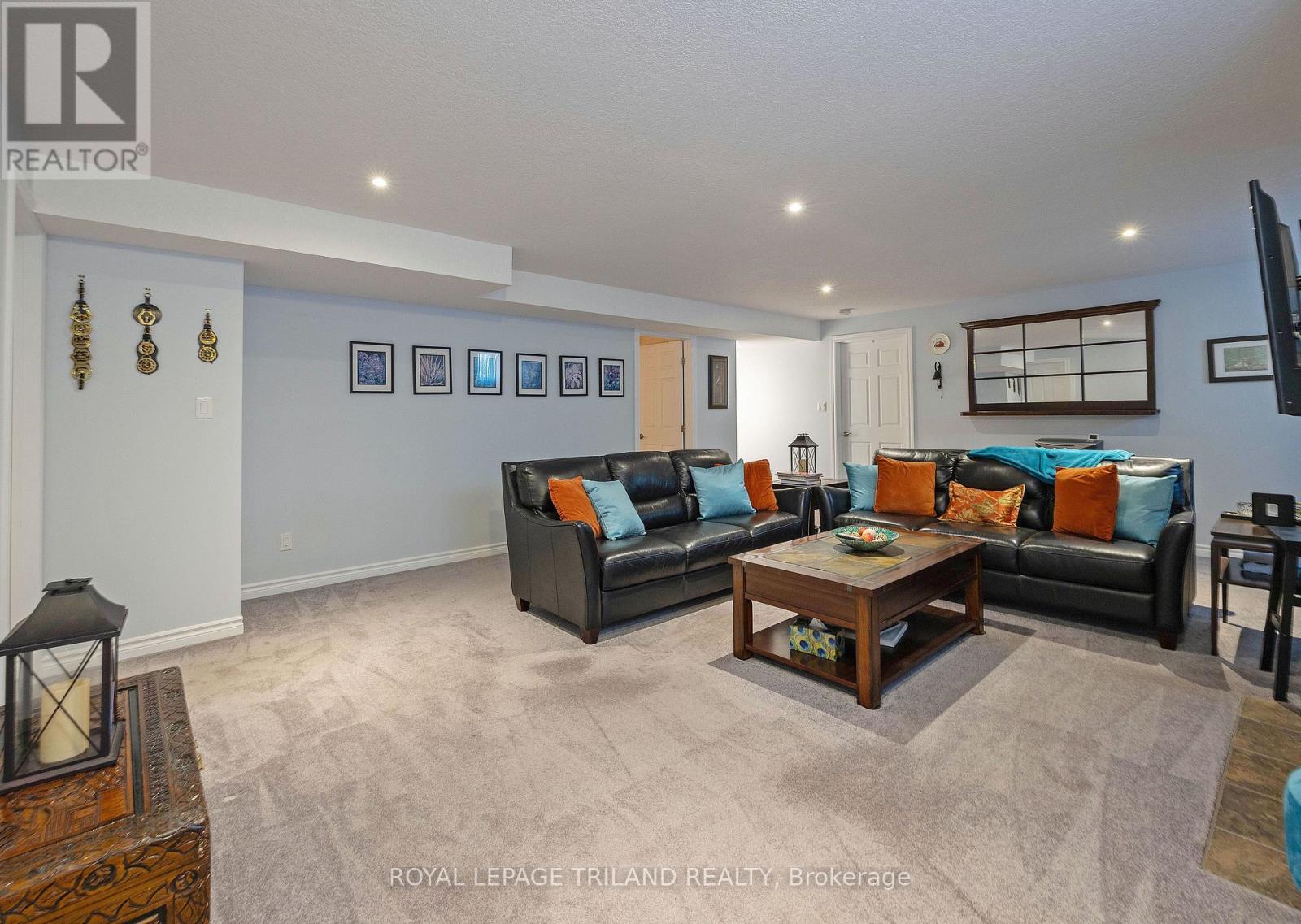 17 JACKLIN COURT - 24