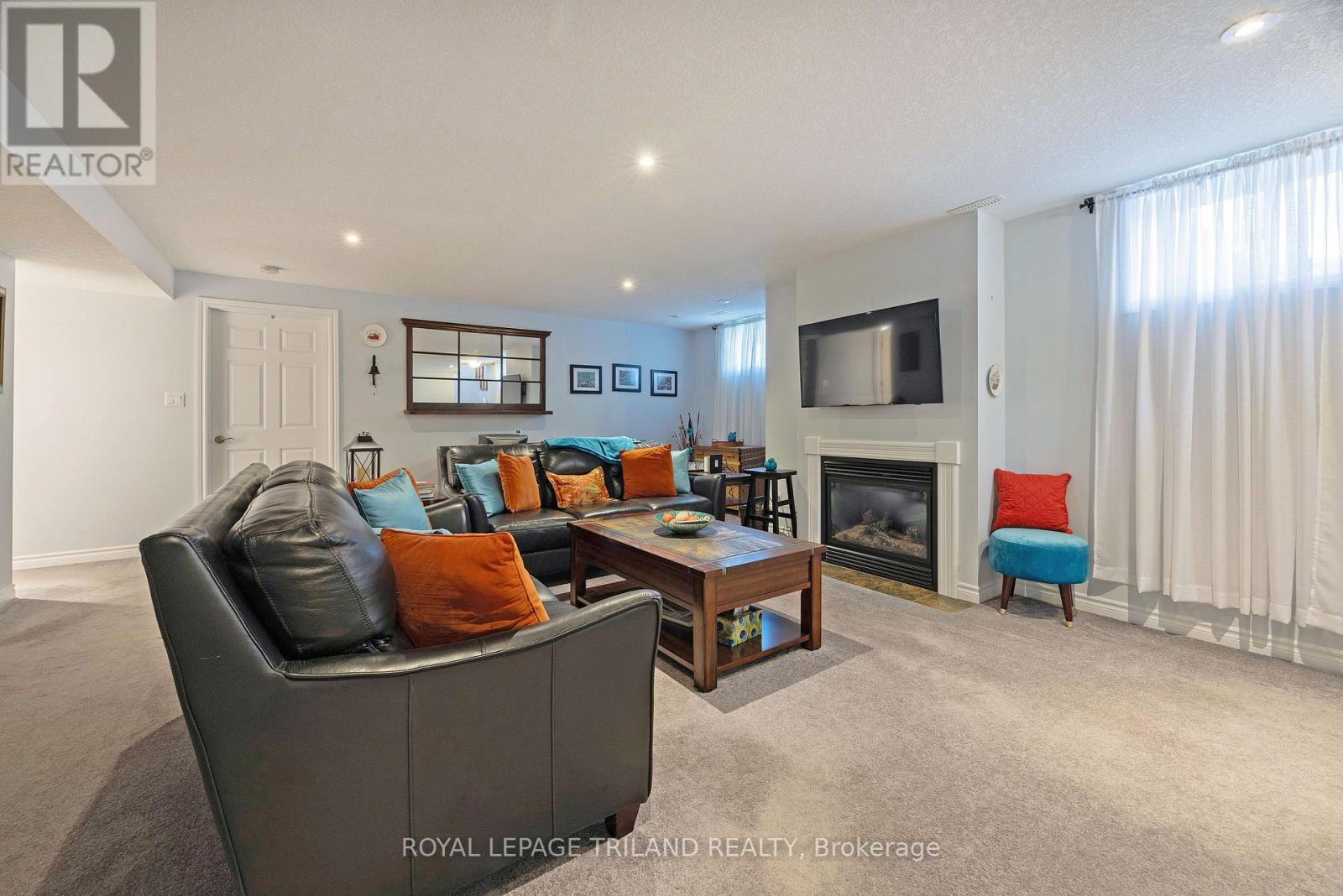 17 JACKLIN COURT - 25