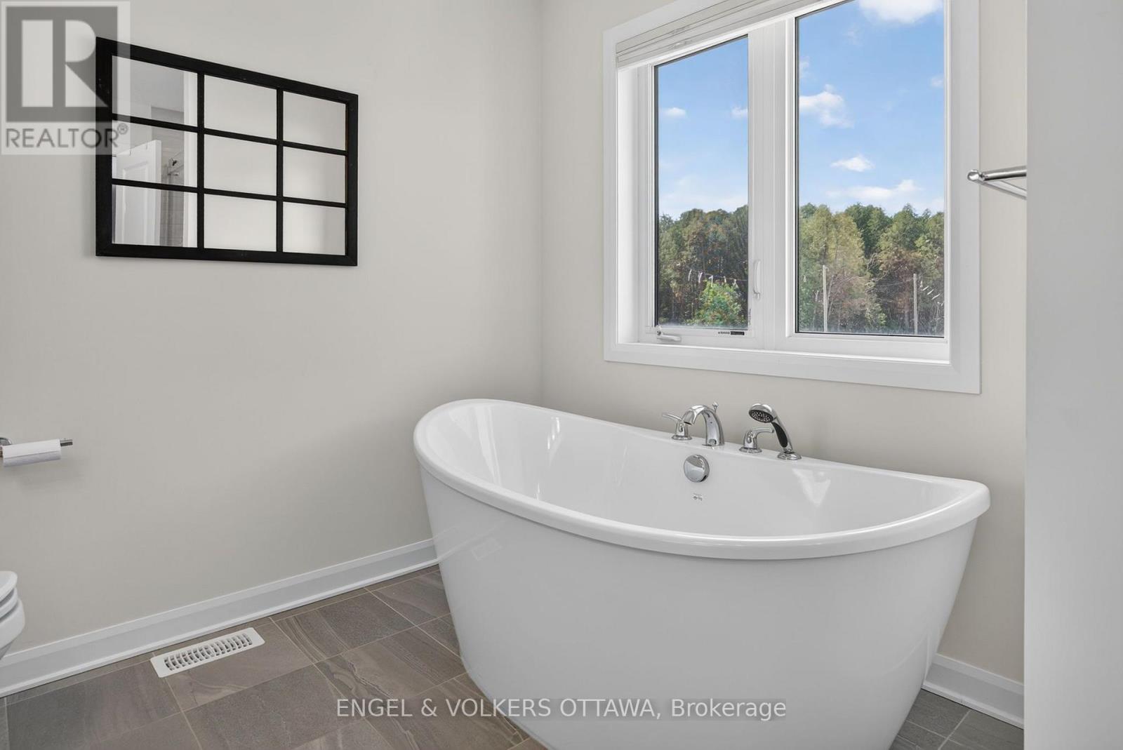 5 Bed, 4 Bath House for Sale in Ottawa – 201 ELSIE MACGILL WALK, Ottawa – MLS# X13633422 - Image 32