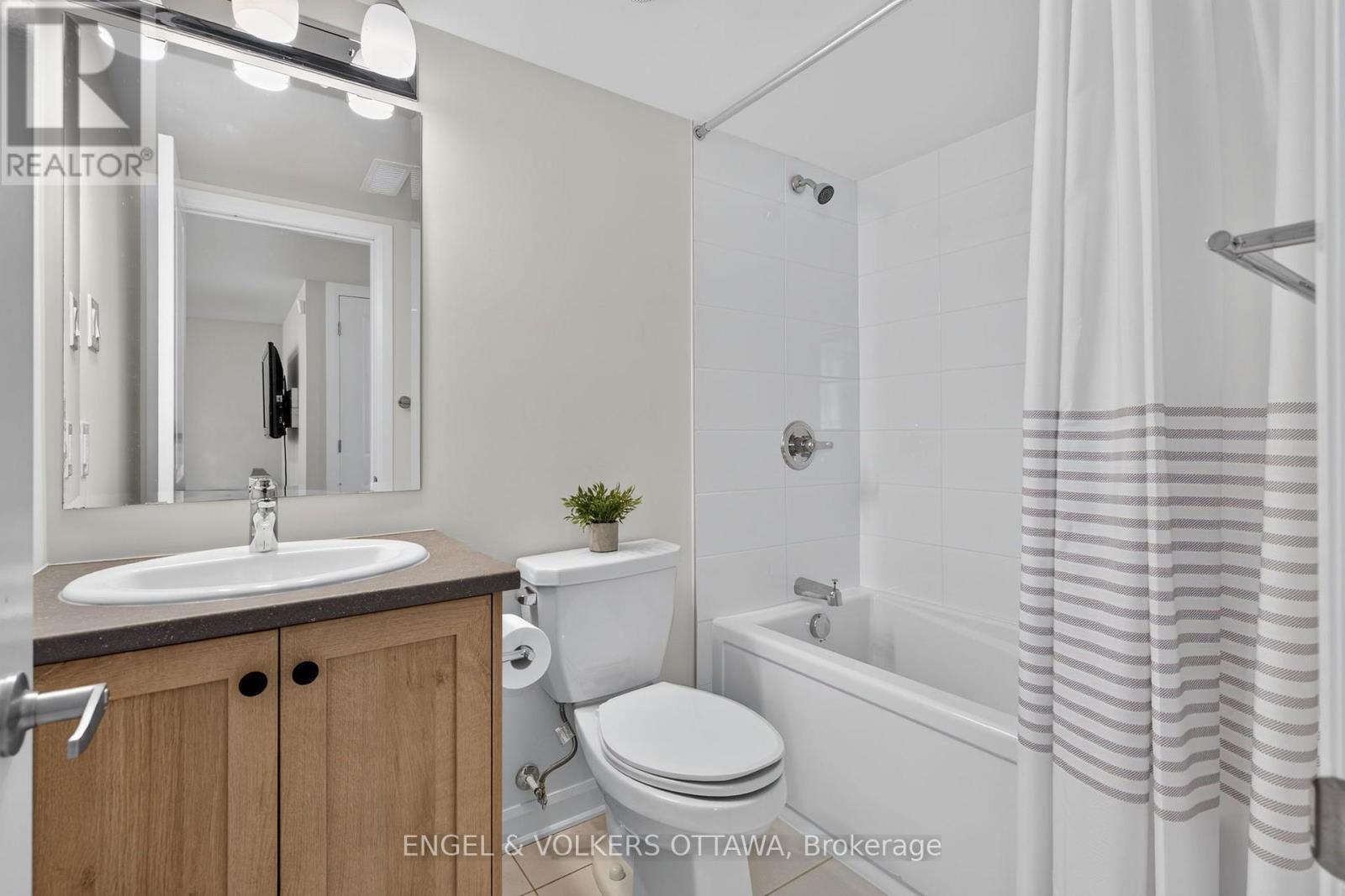 5 Bed, 4 Bath House for Sale in Ottawa – 201 ELSIE MACGILL WALK, Ottawa – MLS# X13633422 - Image 49