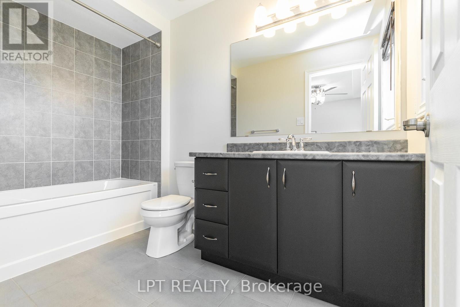 67 BRISTLING CRESCENT - 32