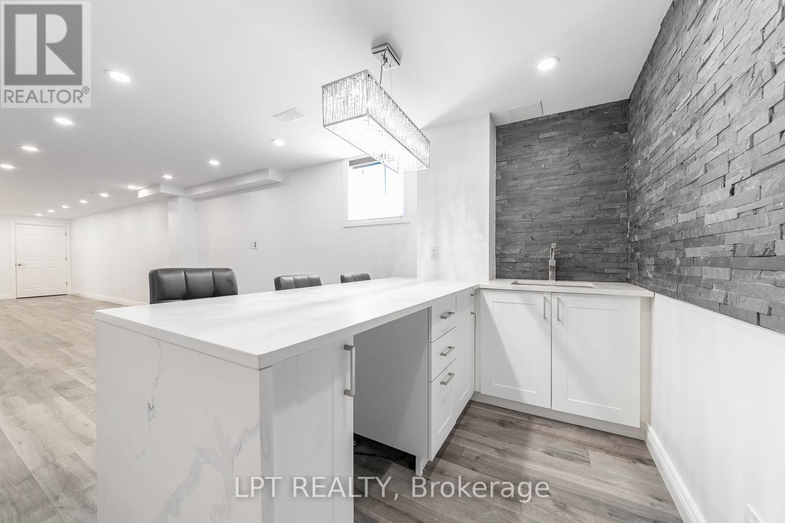67 BRISTLING CRESCENT - 35