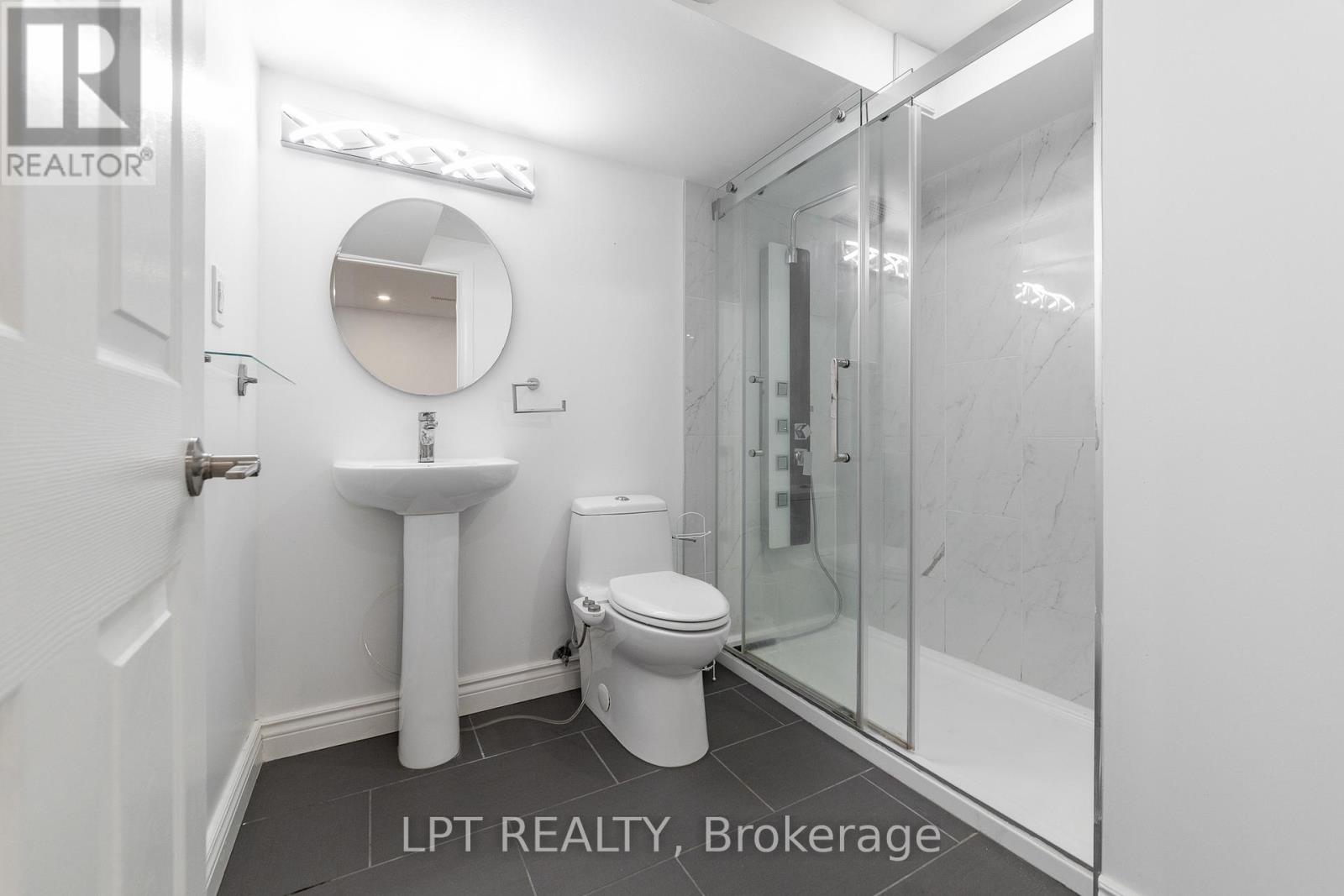 67 BRISTLING CRESCENT - 38