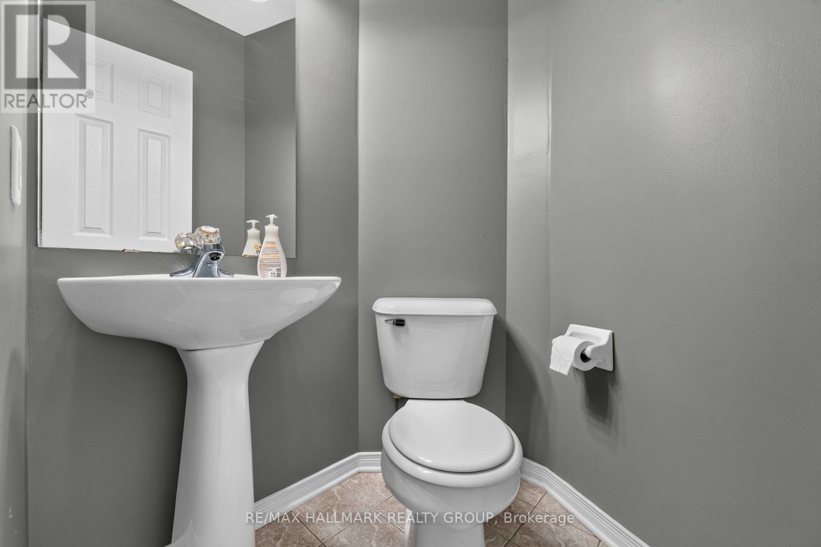 2 Bed, 3 Bath House for Sale in Ottawa – 16 CENTRAL PARK DRIVE, Ottawa – MLS# X13633450 - Image 17