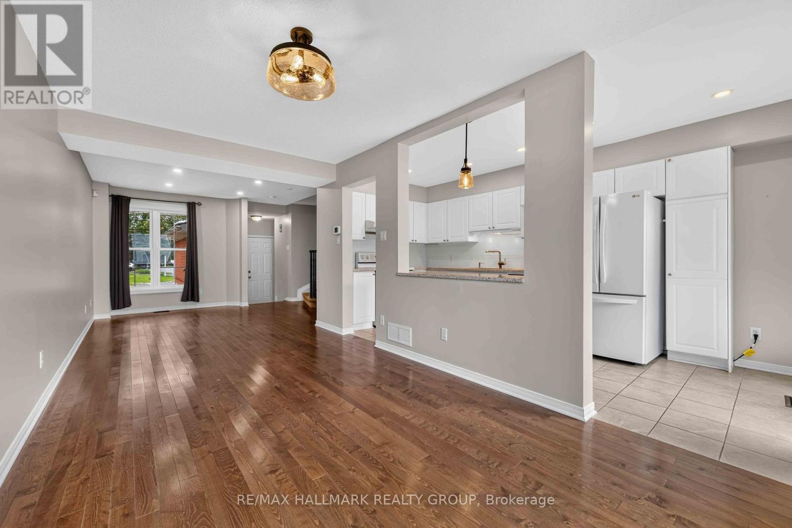 2 Bed, 3 Bath House for Sale in Ottawa – 16 CENTRAL PARK DRIVE, Ottawa – MLS# X13633450 - Image 6