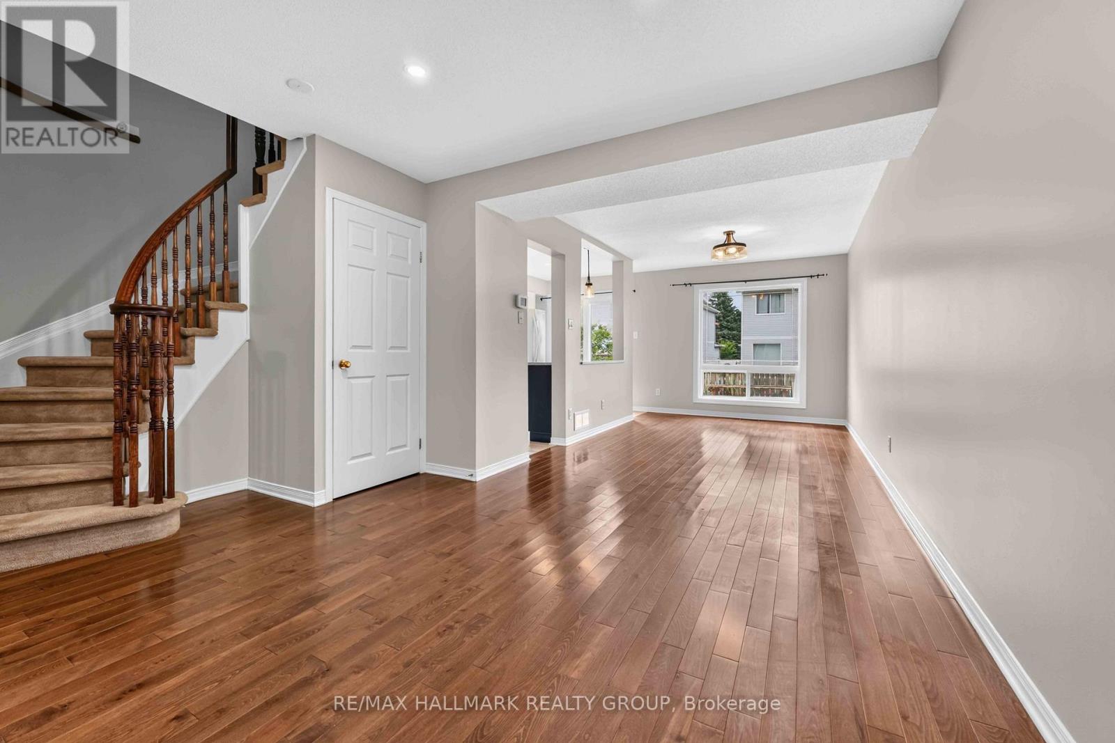 2 Bed, 3 Bath House for Sale in Ottawa – 16 CENTRAL PARK DRIVE, Ottawa – MLS# X13633450 - Image 7