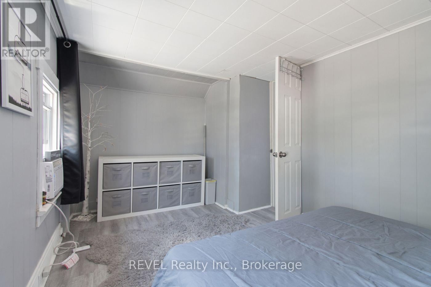 149 KNOLL STREET - 24
