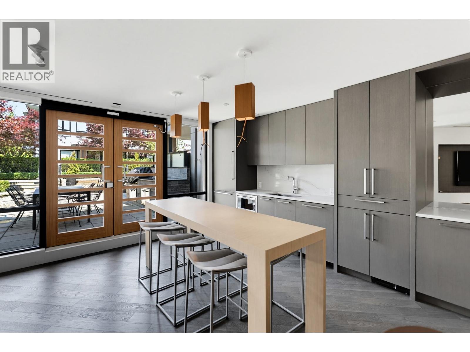 204 1055 RIDGEWOOD DRIVE, North Vancouver