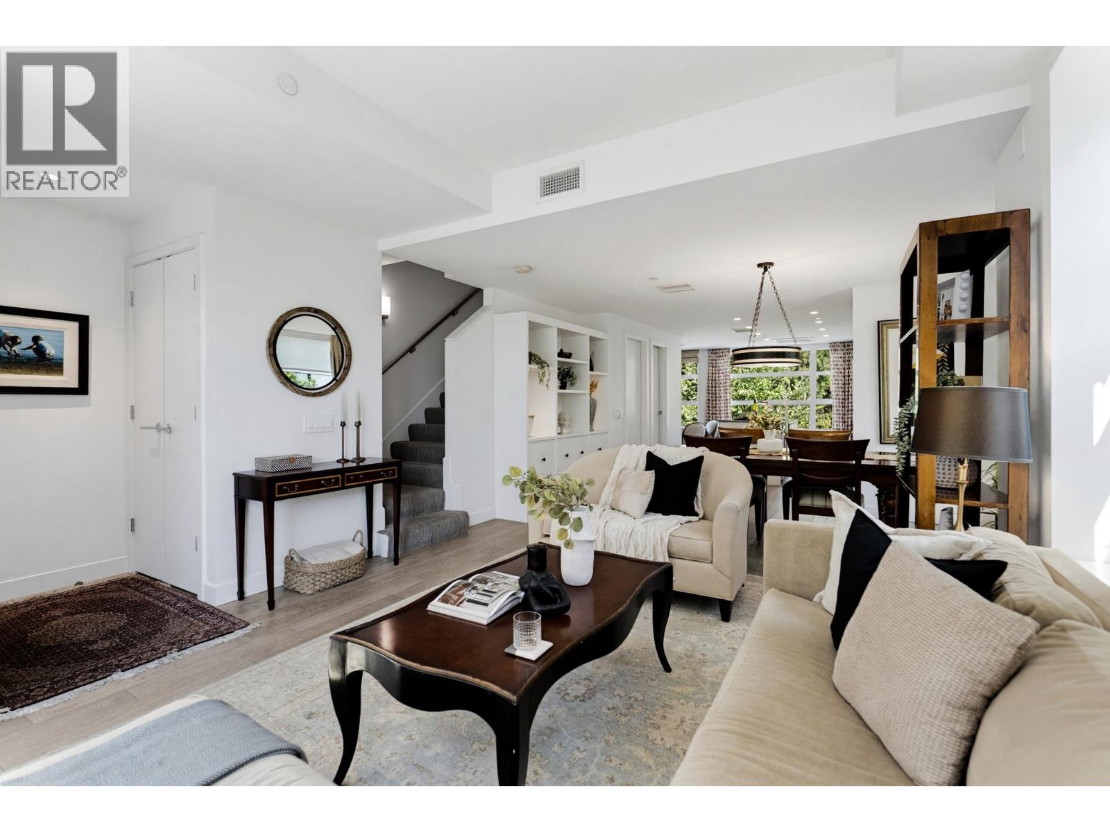 204 1055 RIDGEWOOD DRIVE, North Vancouver