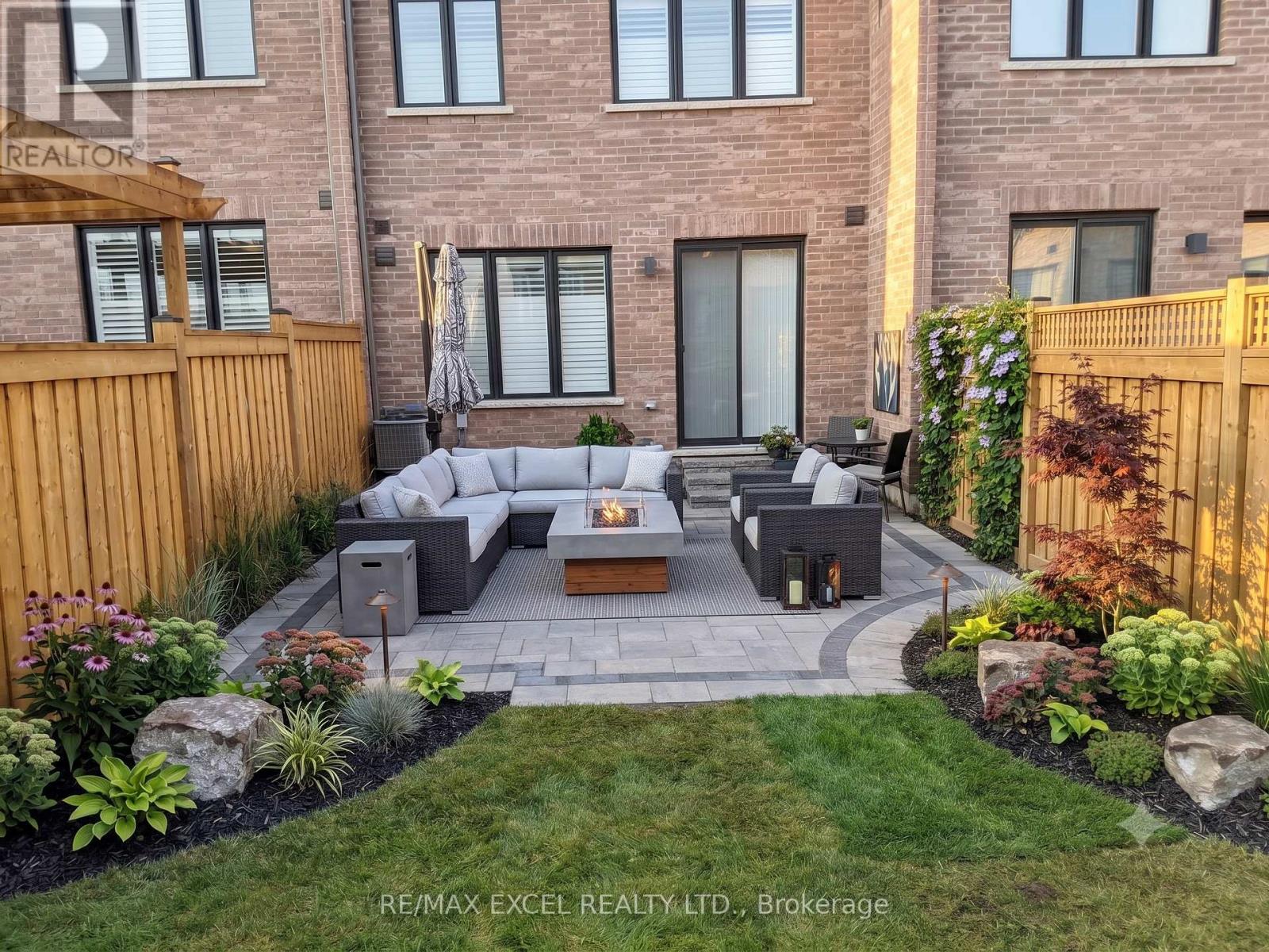 8 HELLIWELL CRESCENT - 17