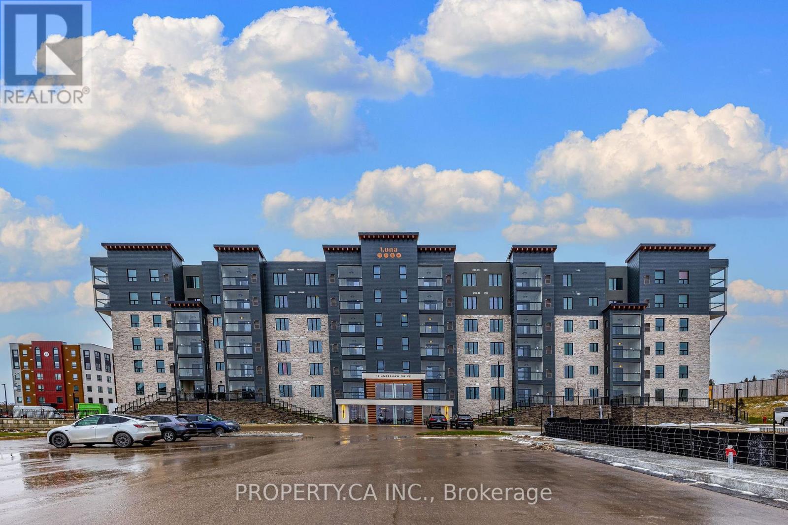 205 - 15 KNEESHAW DRIVE