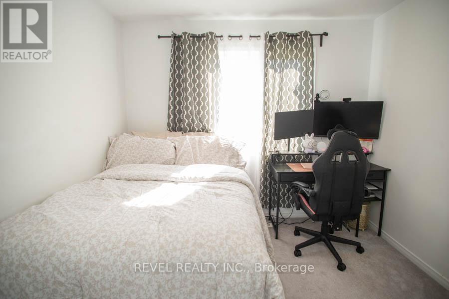 153 ENGLISH LANE - 15