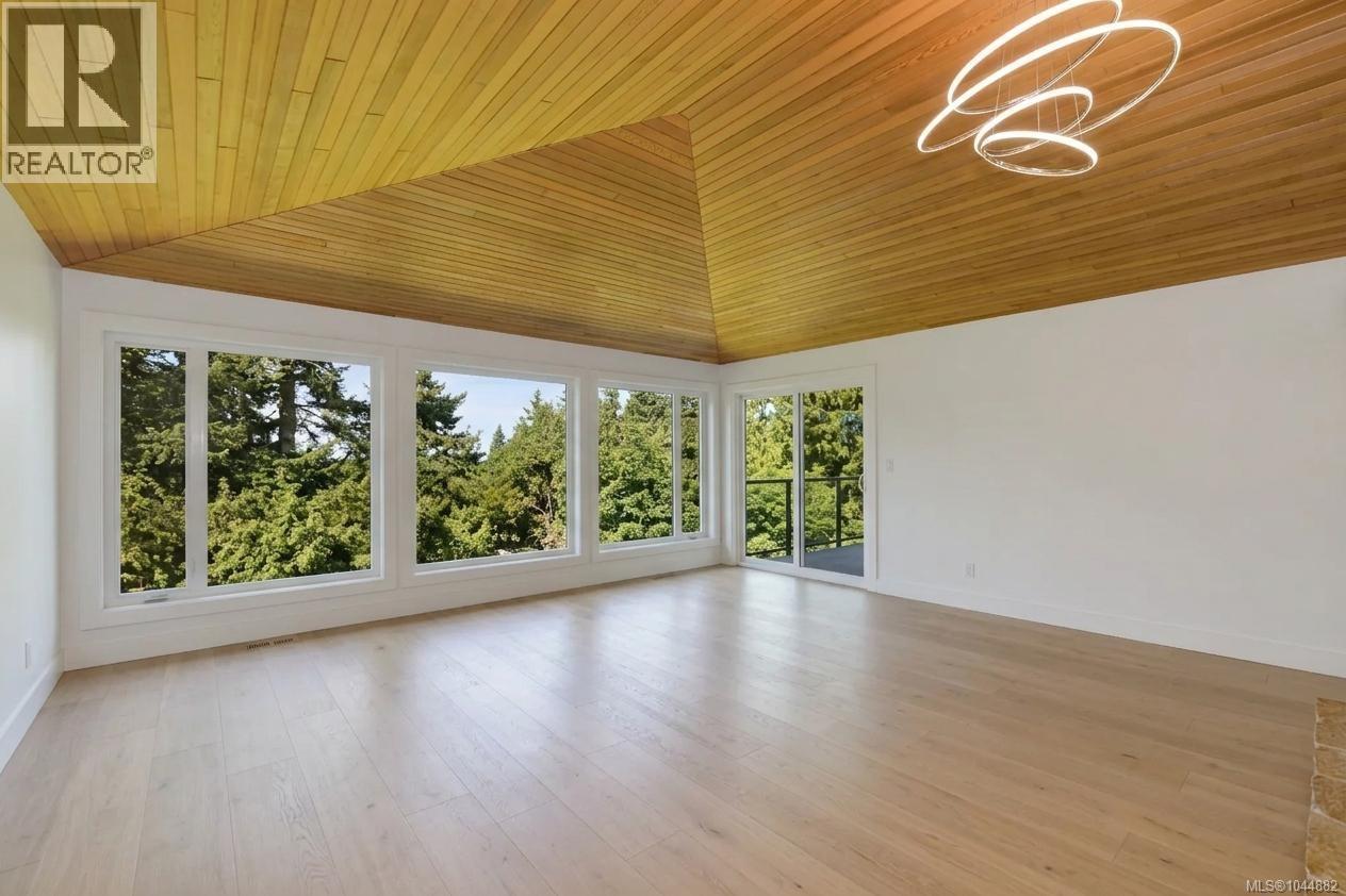109 2829 Arbutus Road, Saanich