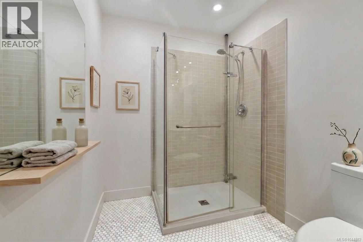 109 2829 Arbutus Road, Saanich