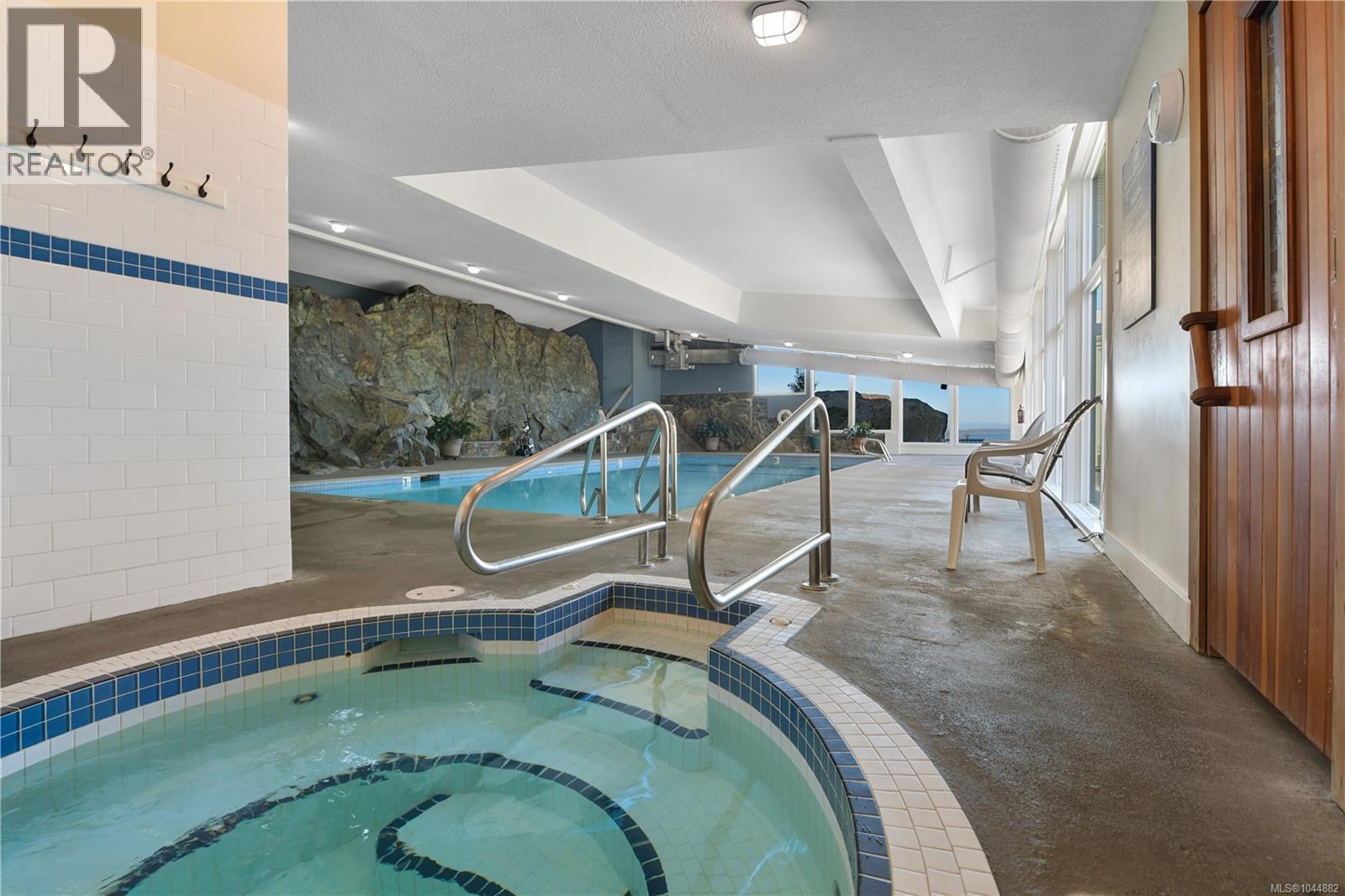 109 2829 Arbutus Road, Saanich