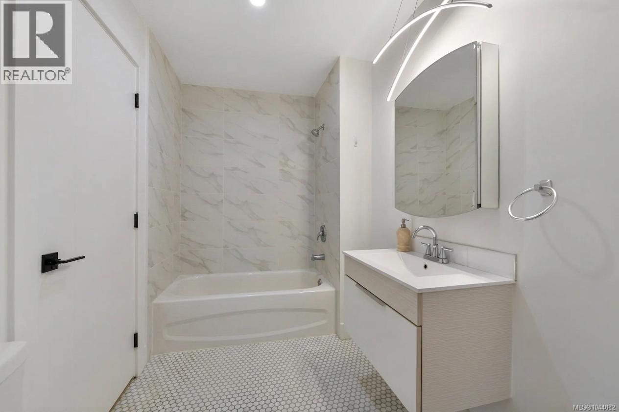 #109 2829 Arbutus Rd - 25