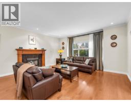 3538 Bluebonnet Road, North Vancouver, BC V7R4E1 Photo 9