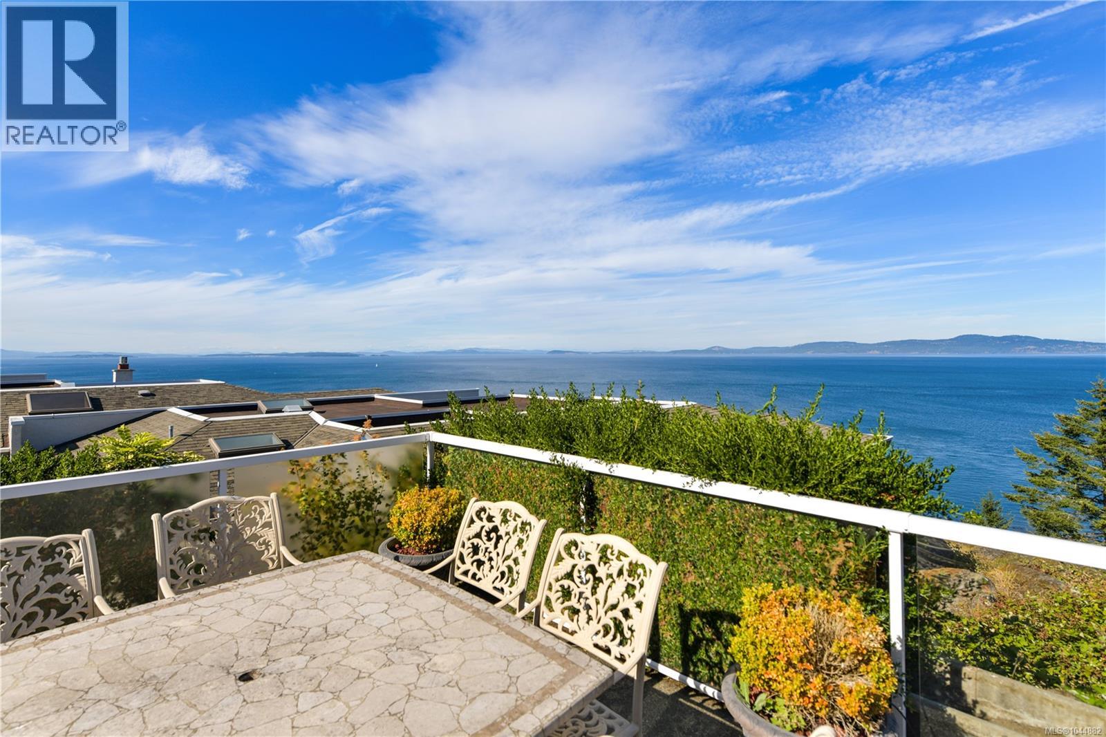 #109 2829 Arbutus Rd - 39