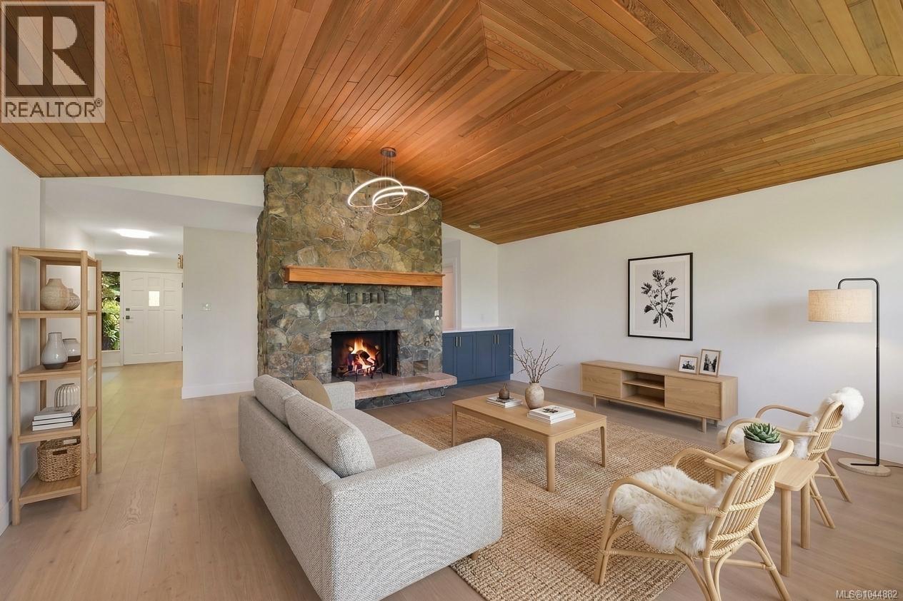 #109 2829 Arbutus Rd - 9