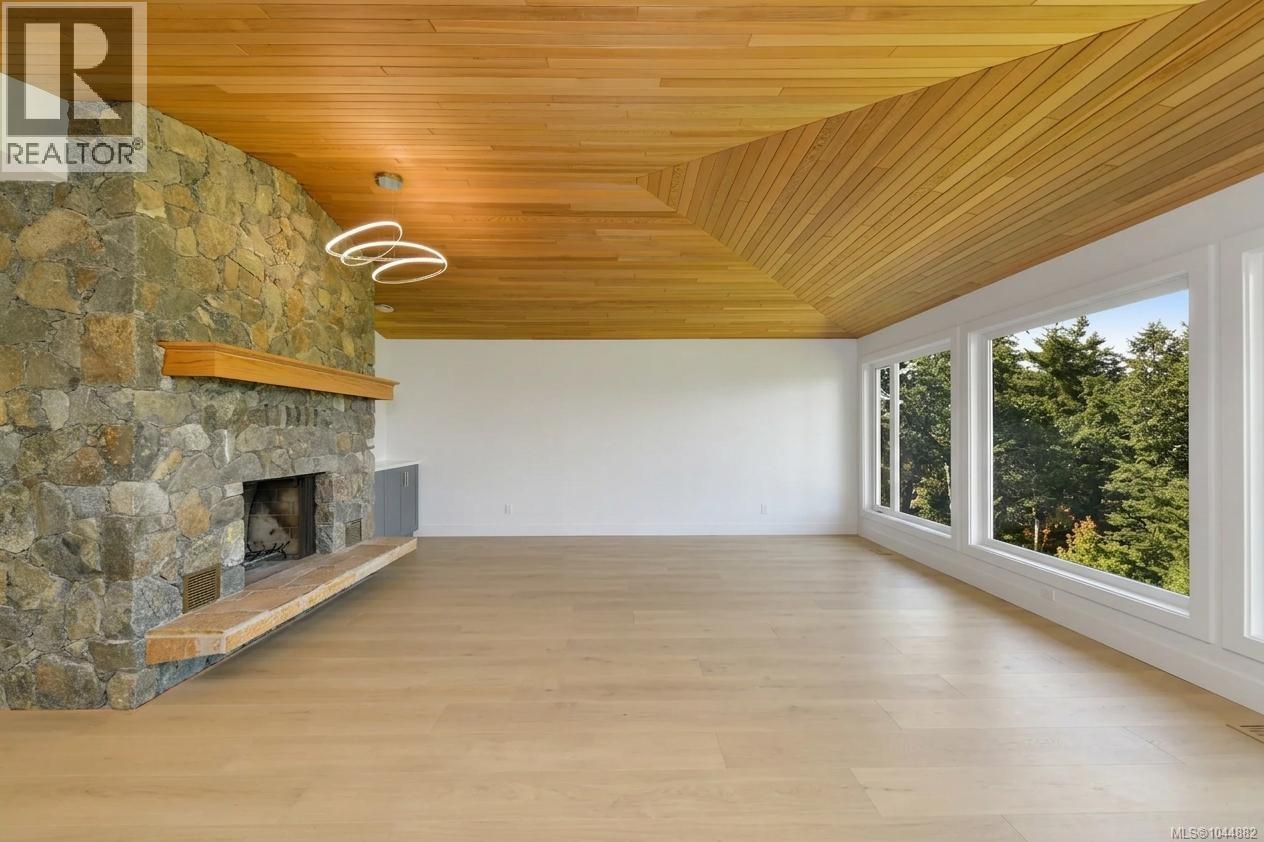 #109 2829 Arbutus Rd - 12
