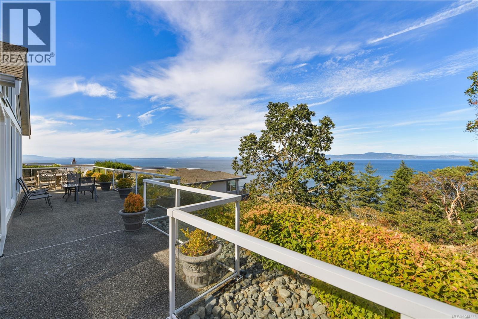 109 2829 Arbutus Road, Saanich