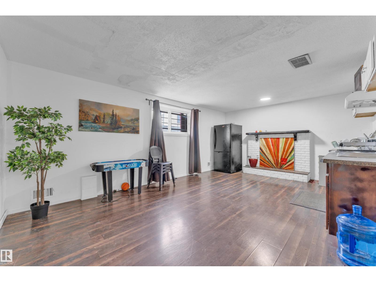 2416 35 ST NW - Image 24