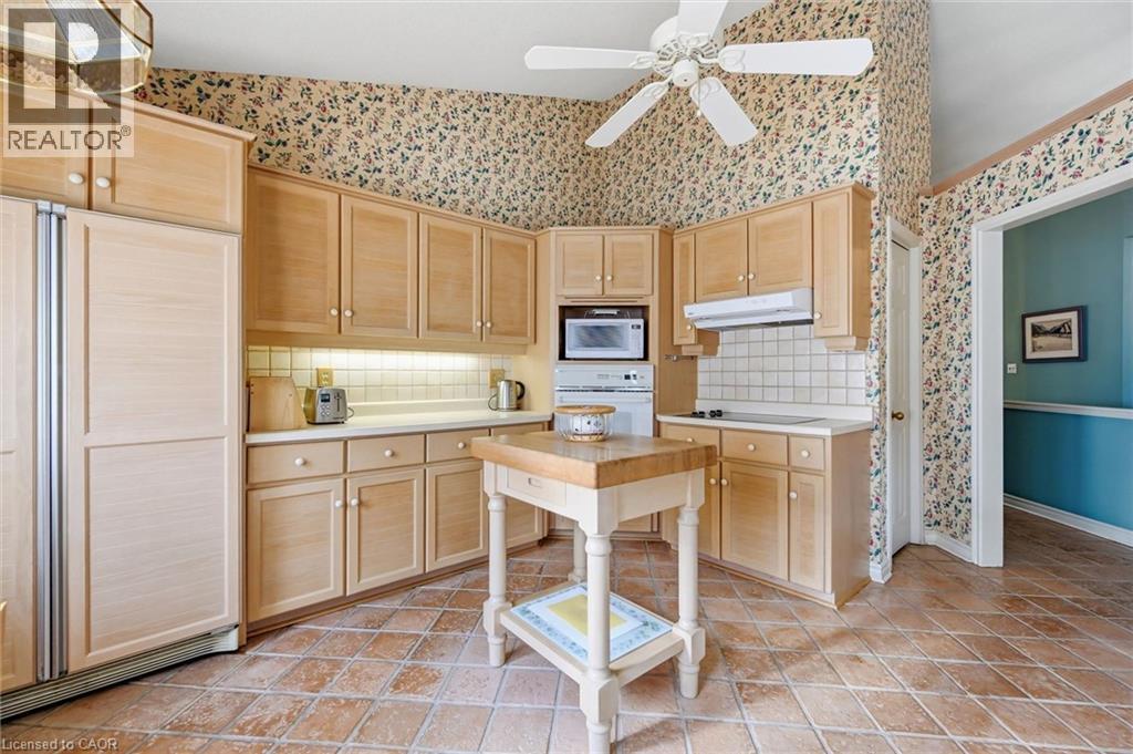#4 1095 SKYVIEW Drive - Image 16