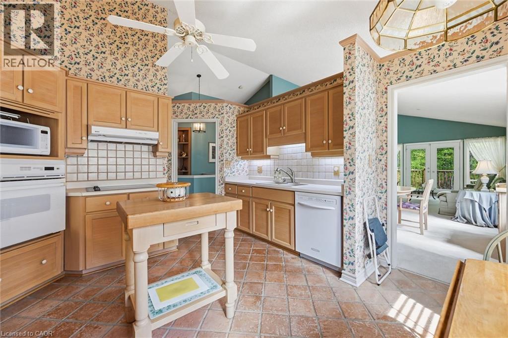 #4 1095 SKYVIEW Drive - 15