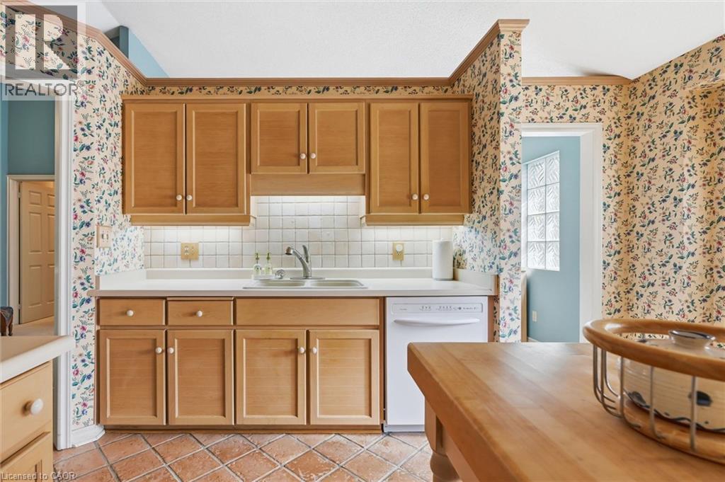 #4 1095 SKYVIEW Drive - Image 13