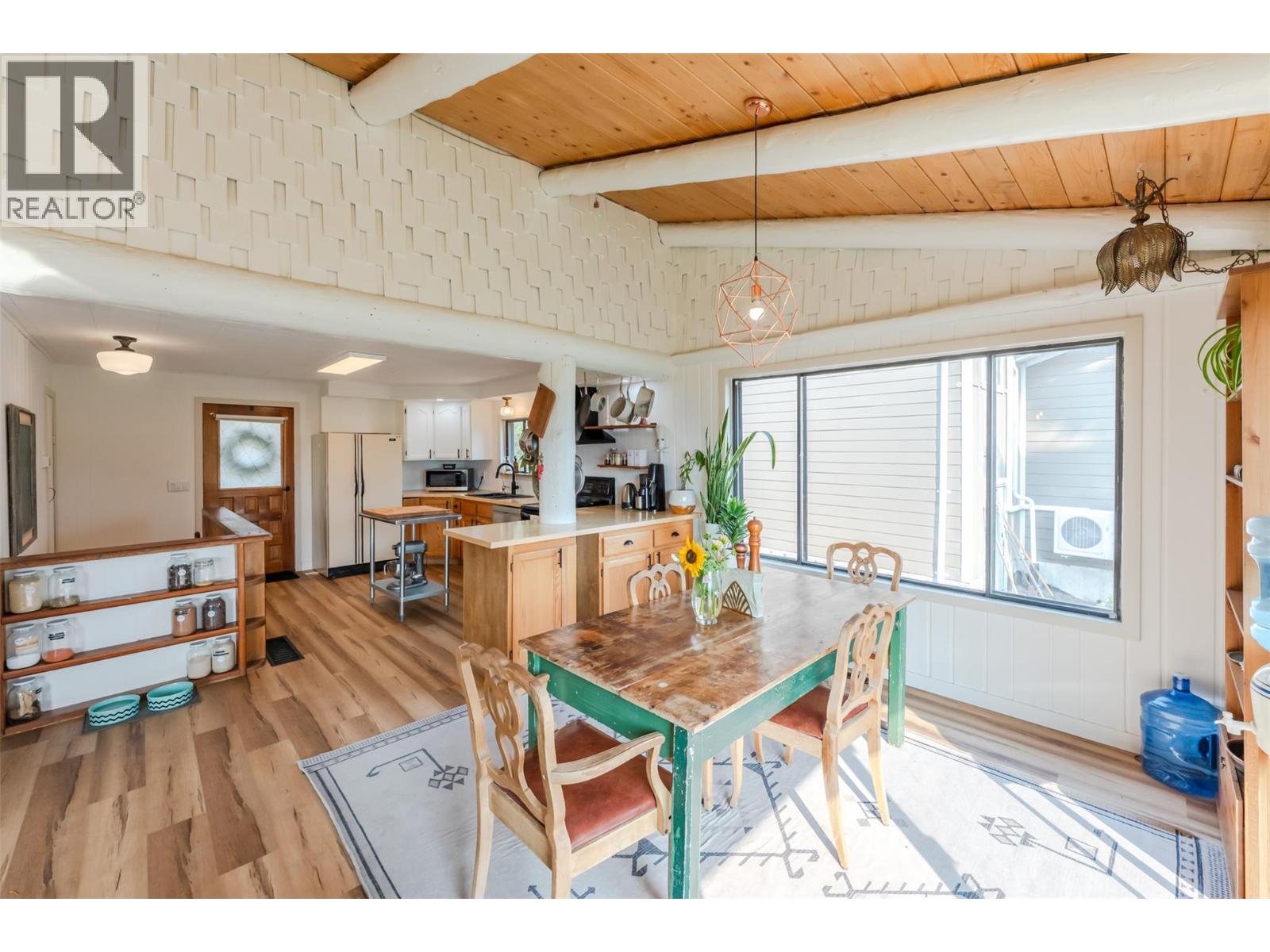 538 Lakeview Place, Oliver