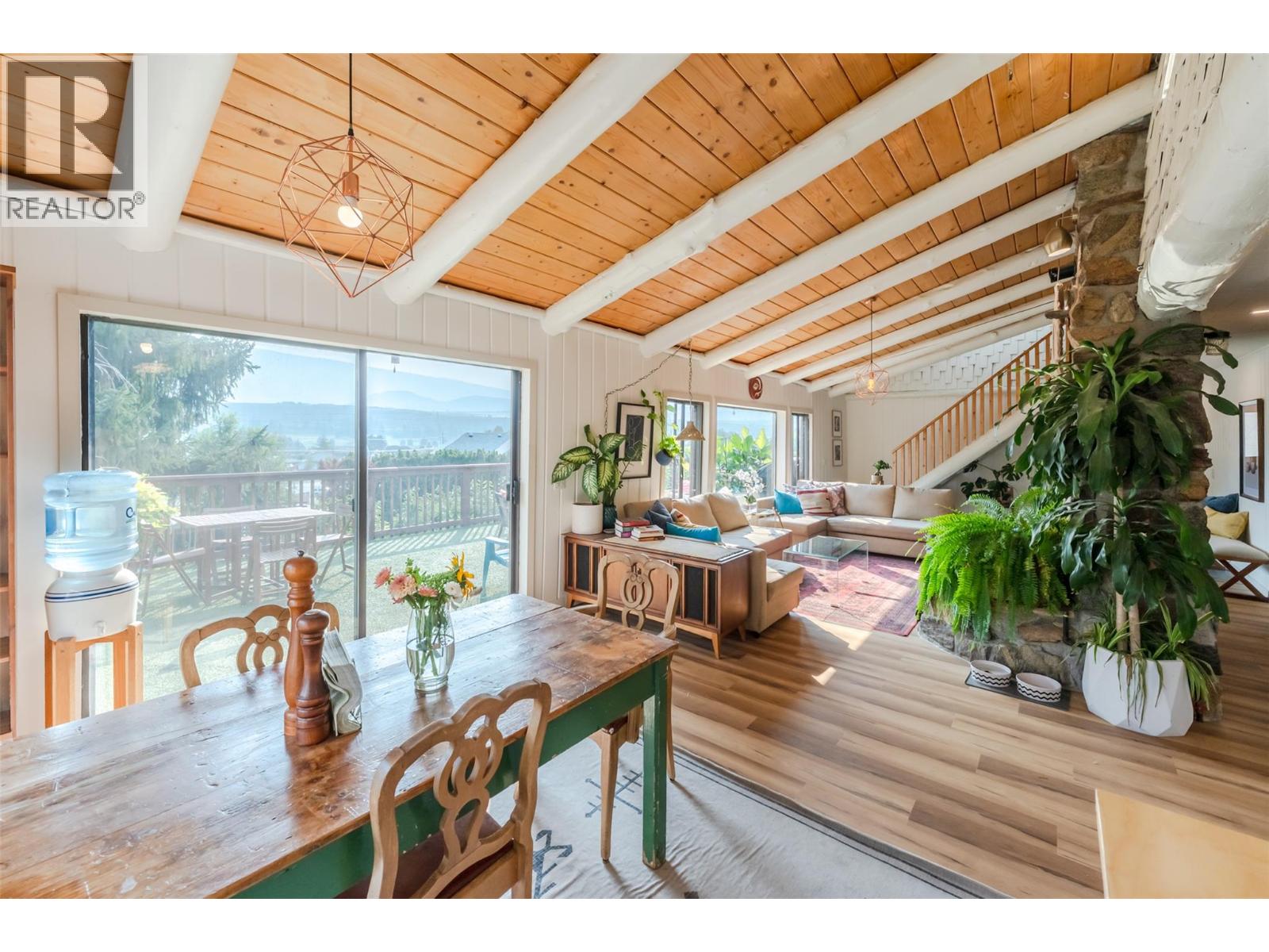 538 Lakeview Place, Oliver