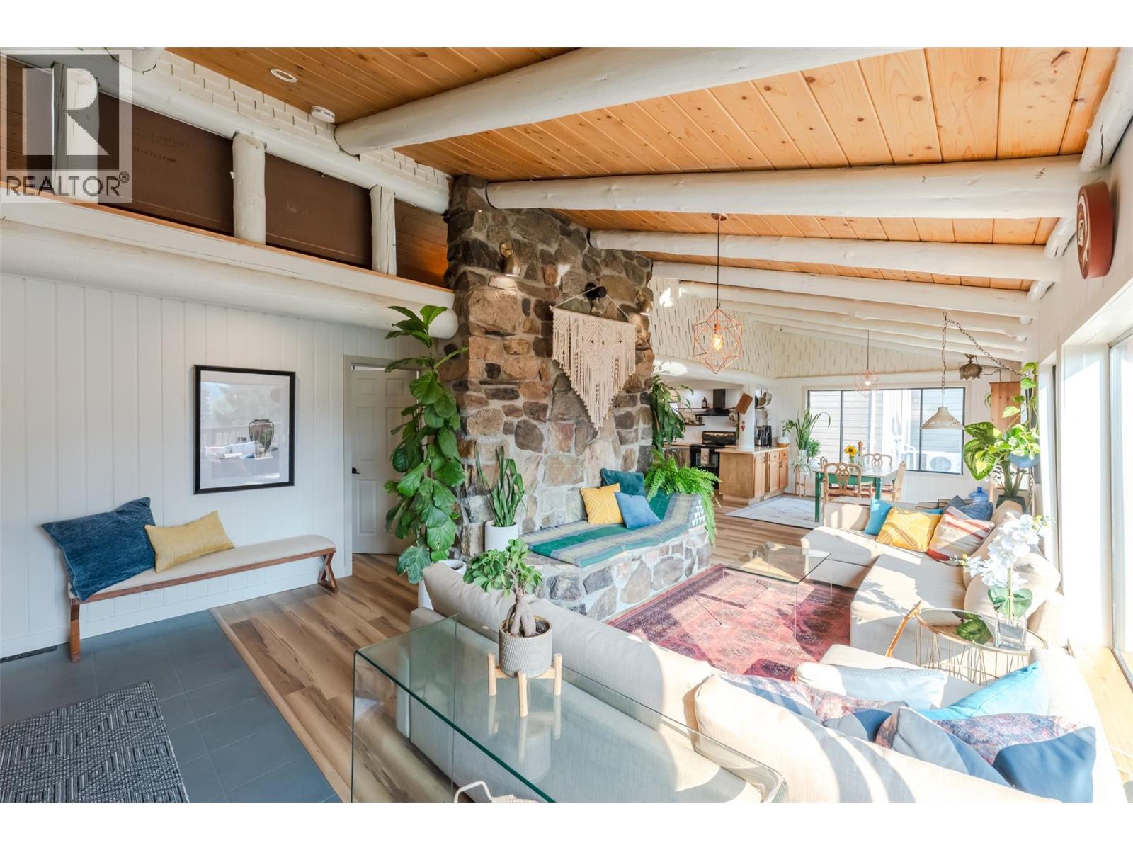538 Lakeview Place, Oliver