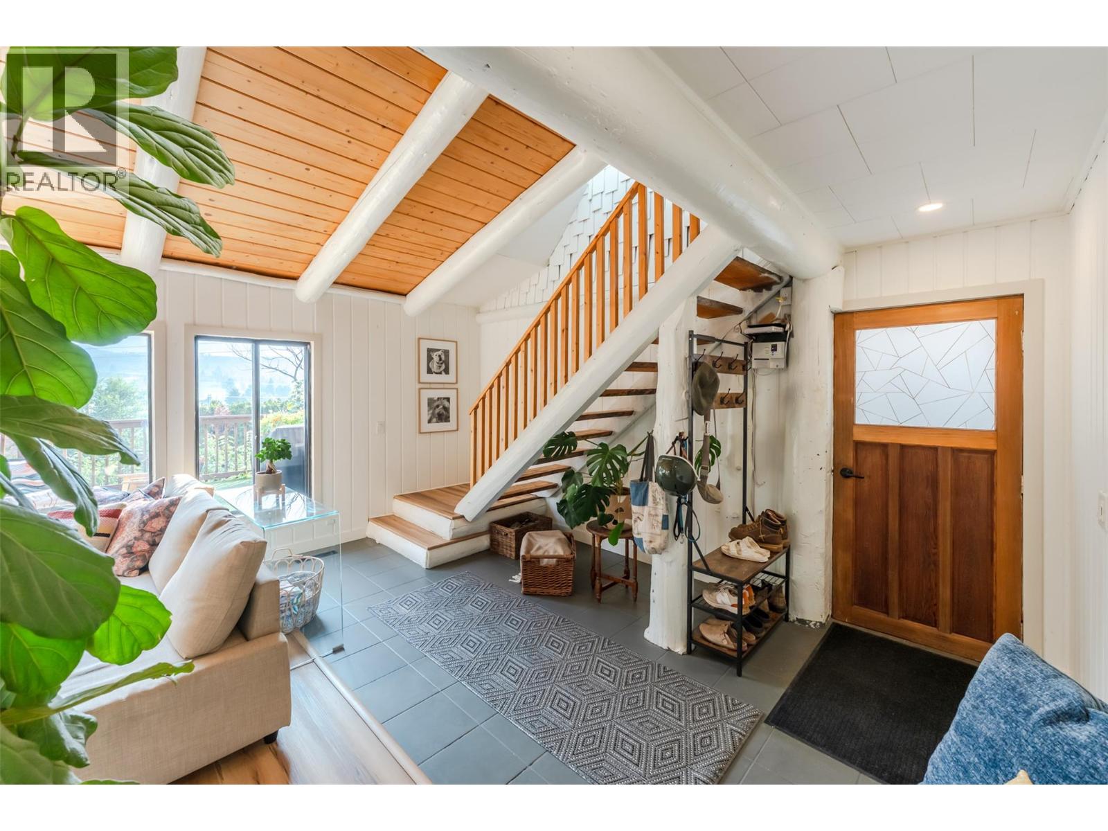 538 Lakeview Place, Oliver