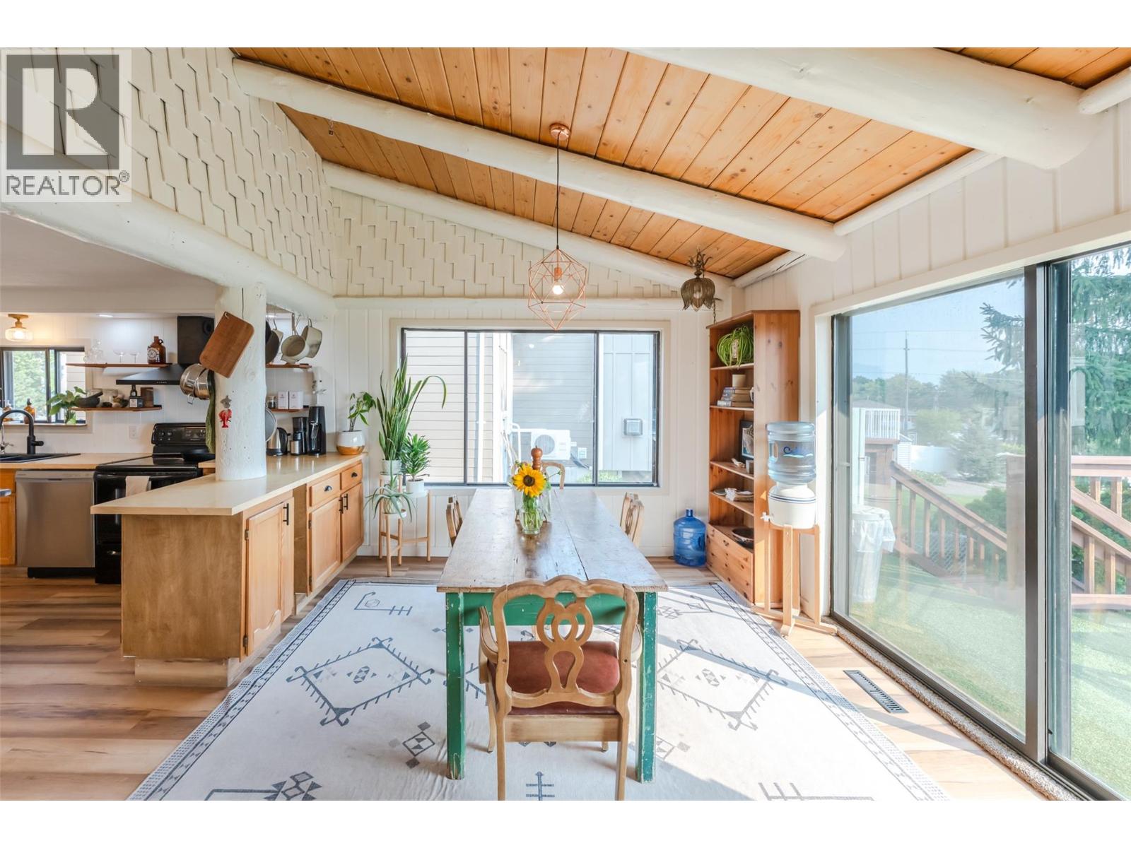 538 Lakeview Place, Oliver