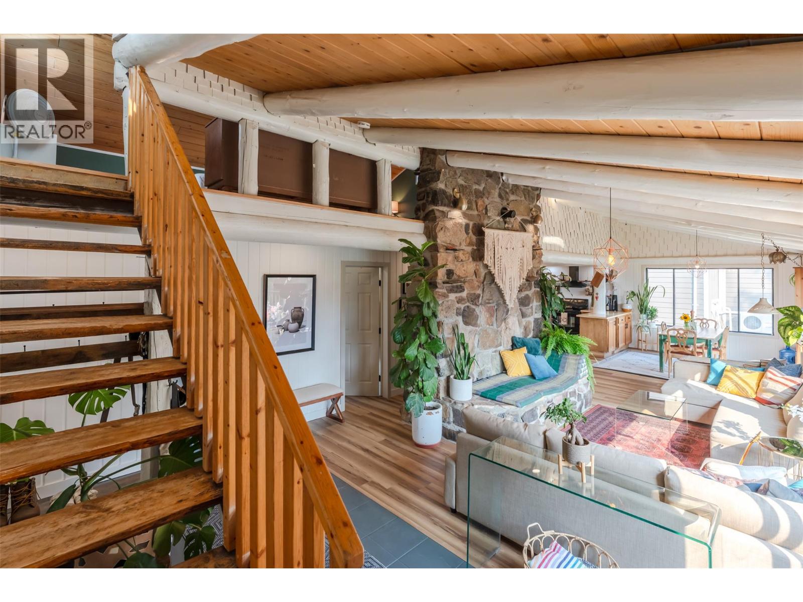 538 Lakeview Place, Oliver