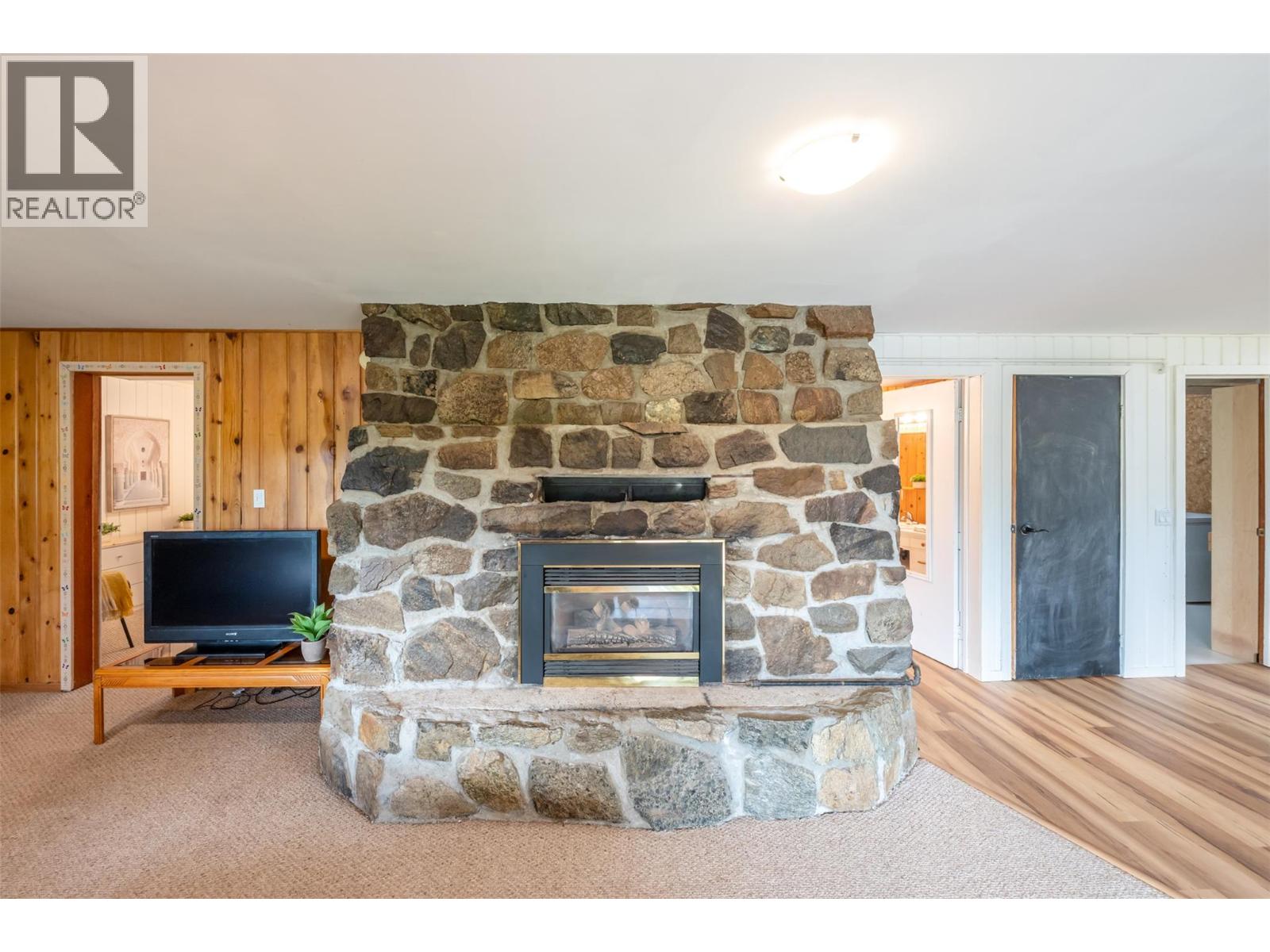538 Lakeview Place, Oliver