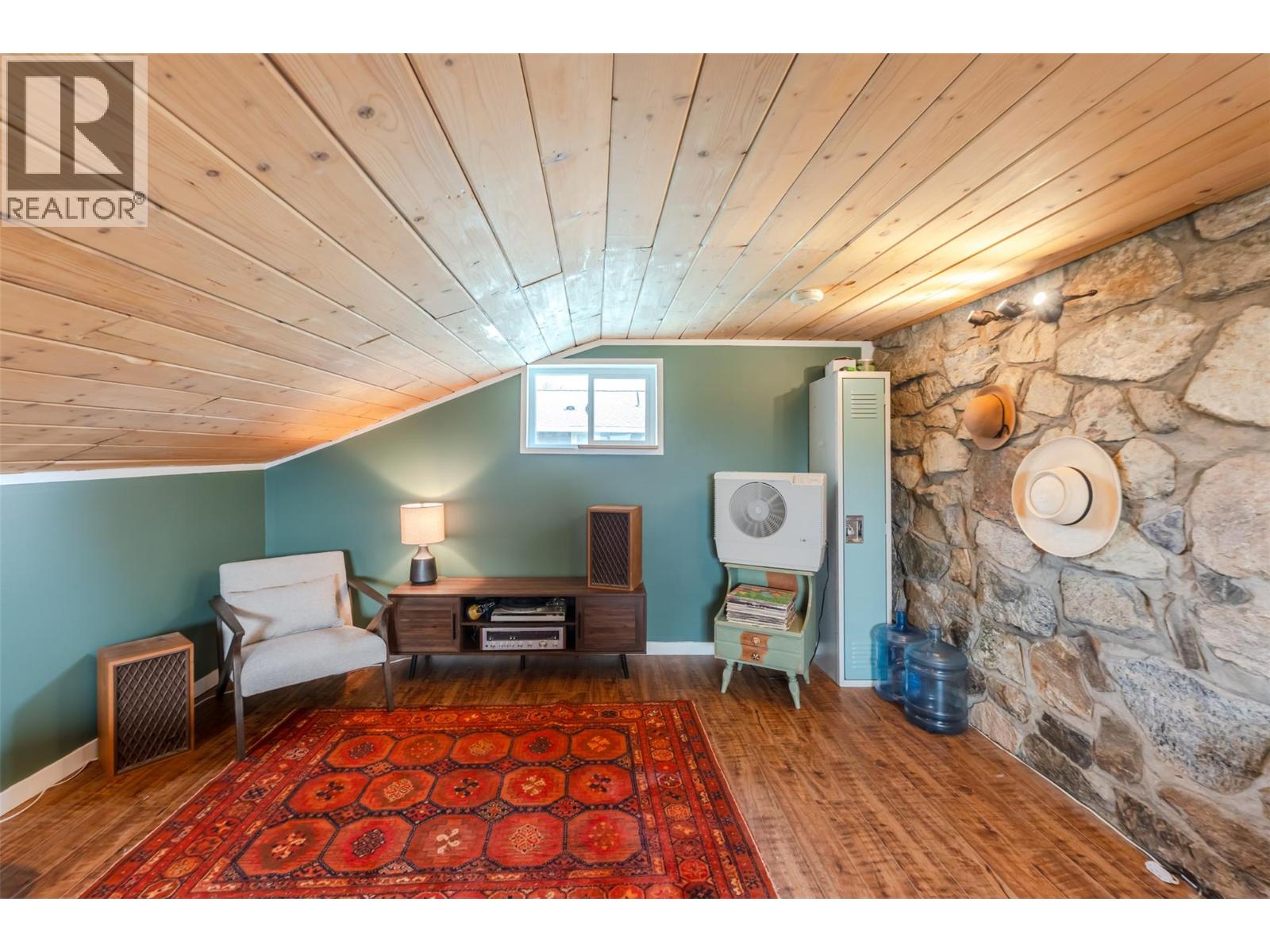 538 Lakeview Place, Oliver