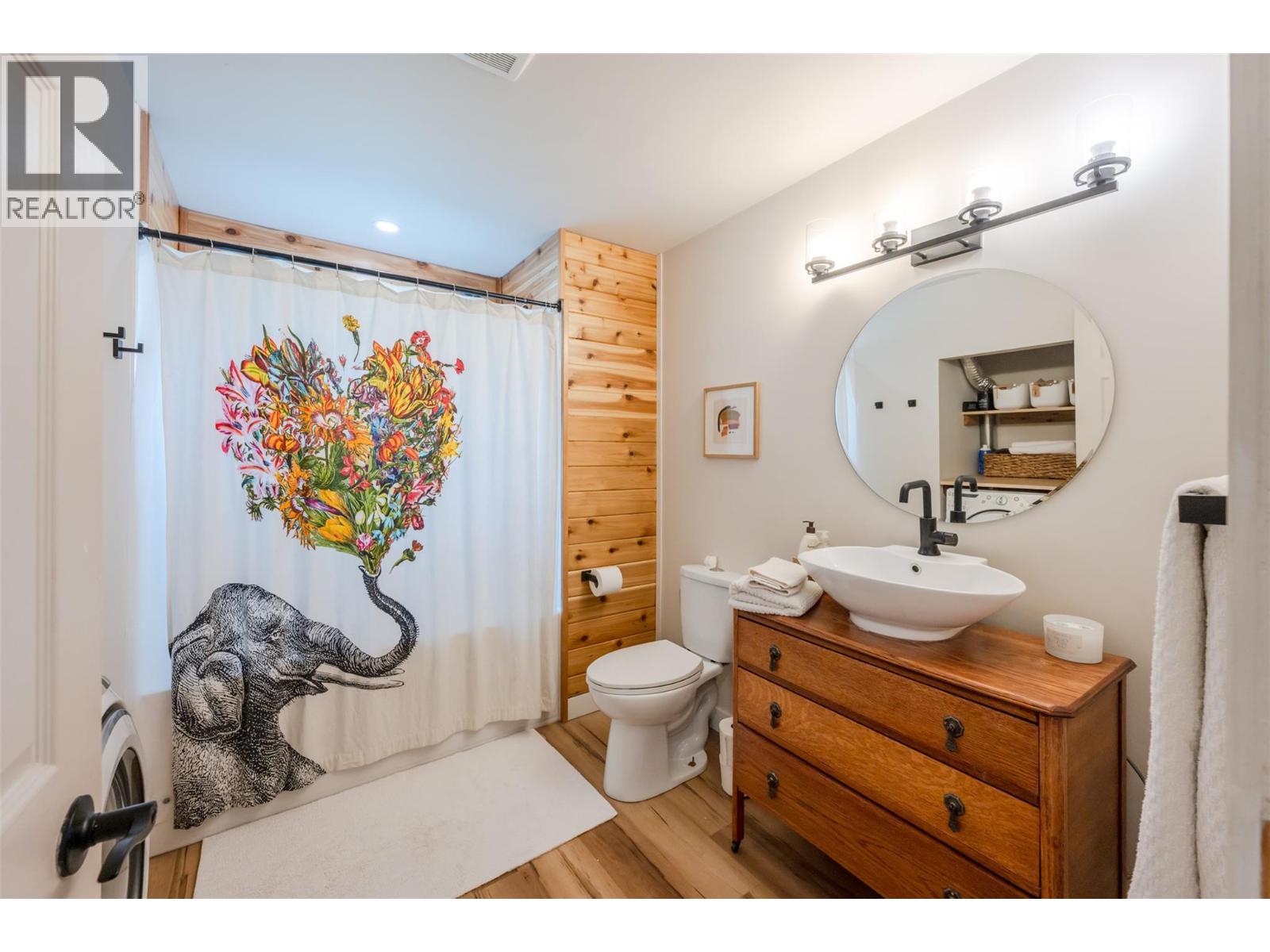 538 Lakeview Place, Oliver